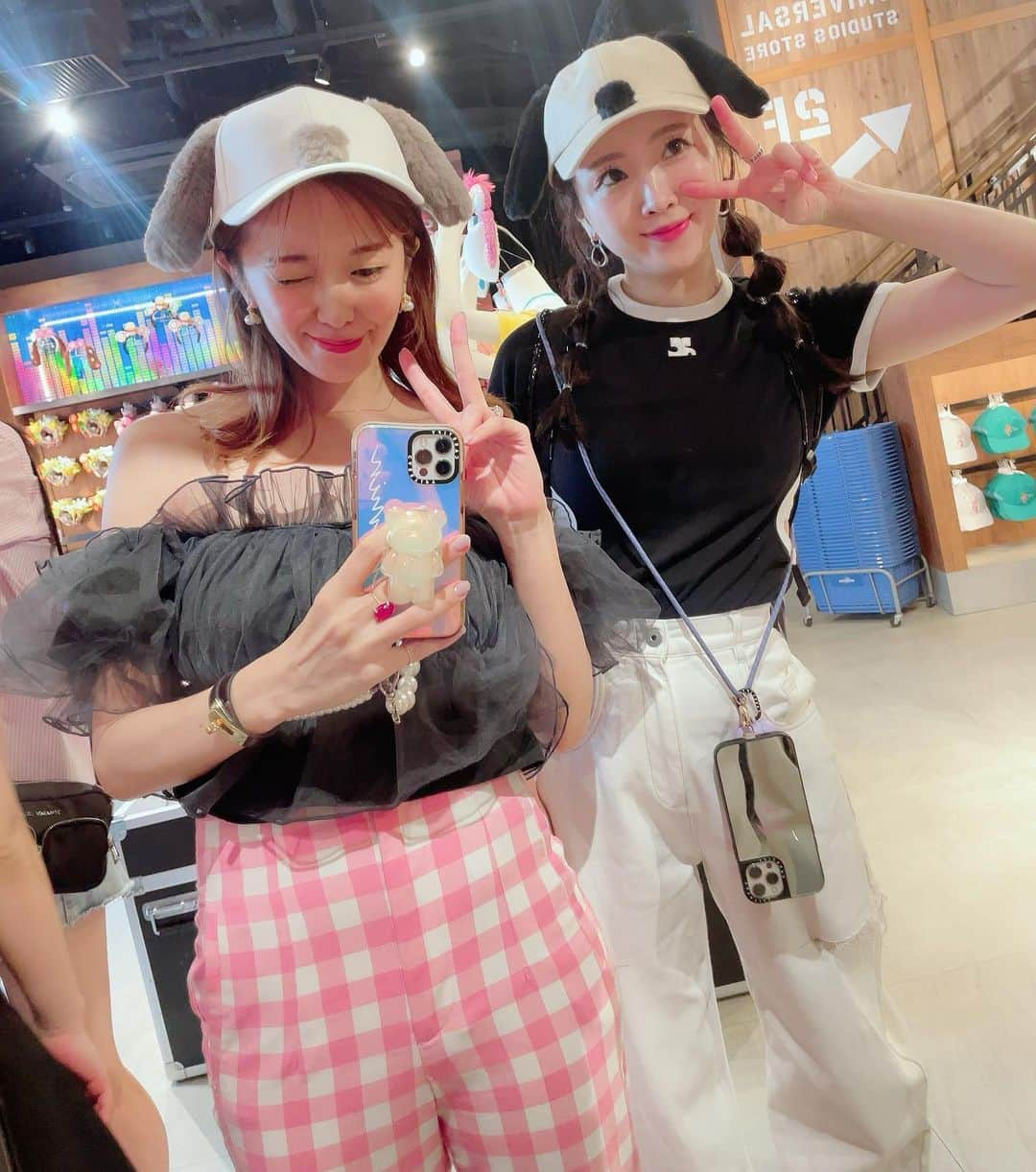 長江愛美のインスタグラム：「写真でも残しとく2🩷🐶🐶  #ユニバーサルスタジオジャパン #usj #ユニバコーデ #スヌーピー  #ジュラシックパーク #マリオ #ジョーズ #おさるのジョージ  #大阪 #たこ焼き #宝塚 #同期」