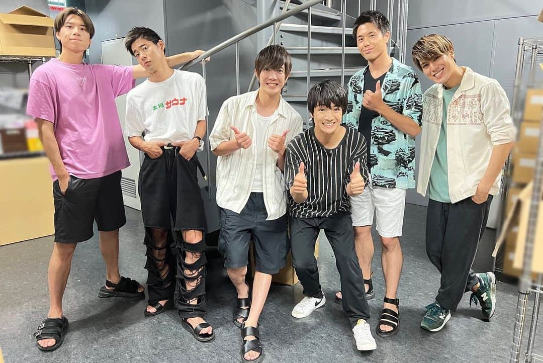 BOYS AND MENさんのインスタグラム写真 - (BOYS AND MENInstagram)「本日 #BMTHEATER にてっ！！  BOYS AND MEN まるはちの日  ゆかいなトークライブ🥳🎶  自由に繰り広げゆったりトーク🗽✨ ありがとうございました🗣🕯 #BOYSANDMEN #ボイメン #まるはち  #ファッション  #個性派」8月9日 0時13分 - boysandmen_official