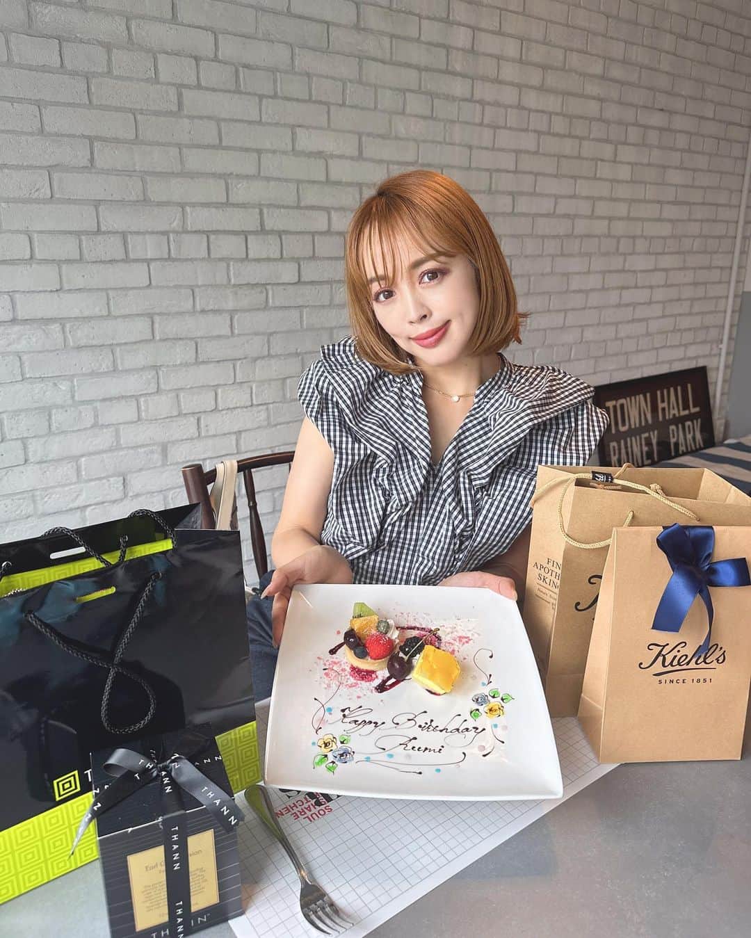 板橋瑠美のインスタグラム：「ラブな2人に先月お祝いしていただいた思い出日記✨✨  いつになっても美人と美味しいご飯のコラボは幸せです❤︎  サキ吉、らんらん、いつもありがとう毎年ありがとう💗  またlunchとかcafeしようねーーLOVE❤︎」