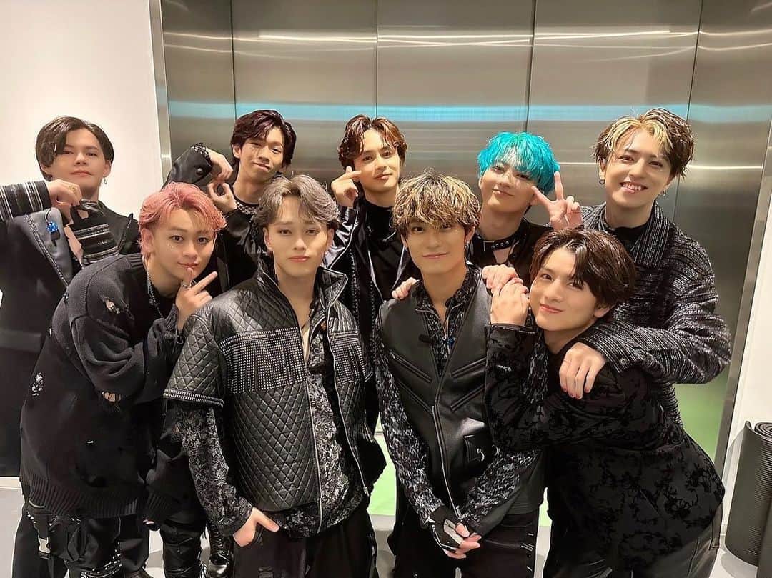 のインスタグラム：「BULLET TRAIN Spring Tour 2023 FINAL  11公演 ありがとうございました メンバー、スタッフ、8号車 みんなのおかげで無事駆け抜けることができました！！  本当に沢山の愛をありがとう。  またここに帰ってくることができて 少しは成長した姿見せれたかな？  2年目。 またより一層成長した姿をみんなに 見せれれるように、走り抜けます！！  最高の仲間に出会えたことに。  #超特急 #B9 #8号車の日」