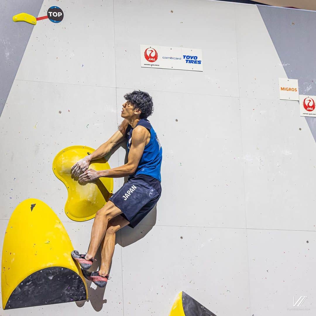 楢﨑明智のインスタグラム：「The world championships of boulder and lead are over now. I am not satisfied with my performance as the results of what I have done. However, the situation I face is that I could somehow manage me to be in the 20 climbers of B&L for tomorrow. I will not waste this chance💪🏻🔥  世界選手権のボルダー、リードの単種目競技が終わりました。 思うようなパフォーマンスが出来ず、両種目とも納得のいく結果にはなりませんでした。 明日から始まるB&Lの20人には何とか残ることが出来たので、チャンスを活かせるよう頑張ります！💪🏻🔥  📸　@vladek_zumr   #日新火災 @movesport_jp @frictionlabs」