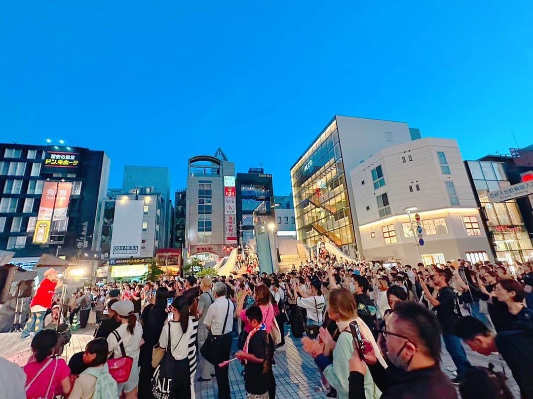 HIPPYのインスタグラム：「2023年8月8日 最高の誕生日になりました！ 本当に本当にありがとう！！ オリコン１位へ！ 各地のリリースイベント会場 会いに来てください！！！！  -NEW ALBUM［夜明け-Be Alive-］リリースイベント- 8/9（水）18:30 広島アリスガーデン（TEE / 山猿） 8/10（木）18:45 ららぽーと甲子園 1F パークウォークコート 8/11（金）13:00 三次サングリーン　1階センターコート 8/12（土）13:00 ゆめタウン福山　ポートモール 8/13（日）15:00 / 17:00 茨城県 龍ケ崎サプラスクエア特設会場 8/14（月）12:00 / 15:00 愛媛県 エミフルMASAKI Green Court http://hippy-web.com/schedule/  6年ぶりのNEWアルバム［夜明け-Be Alive-］ 2023/8/9発売、オリコン１位に向けて絶賛発売中！ http://hippy-web.com/news/20230521.shtml」