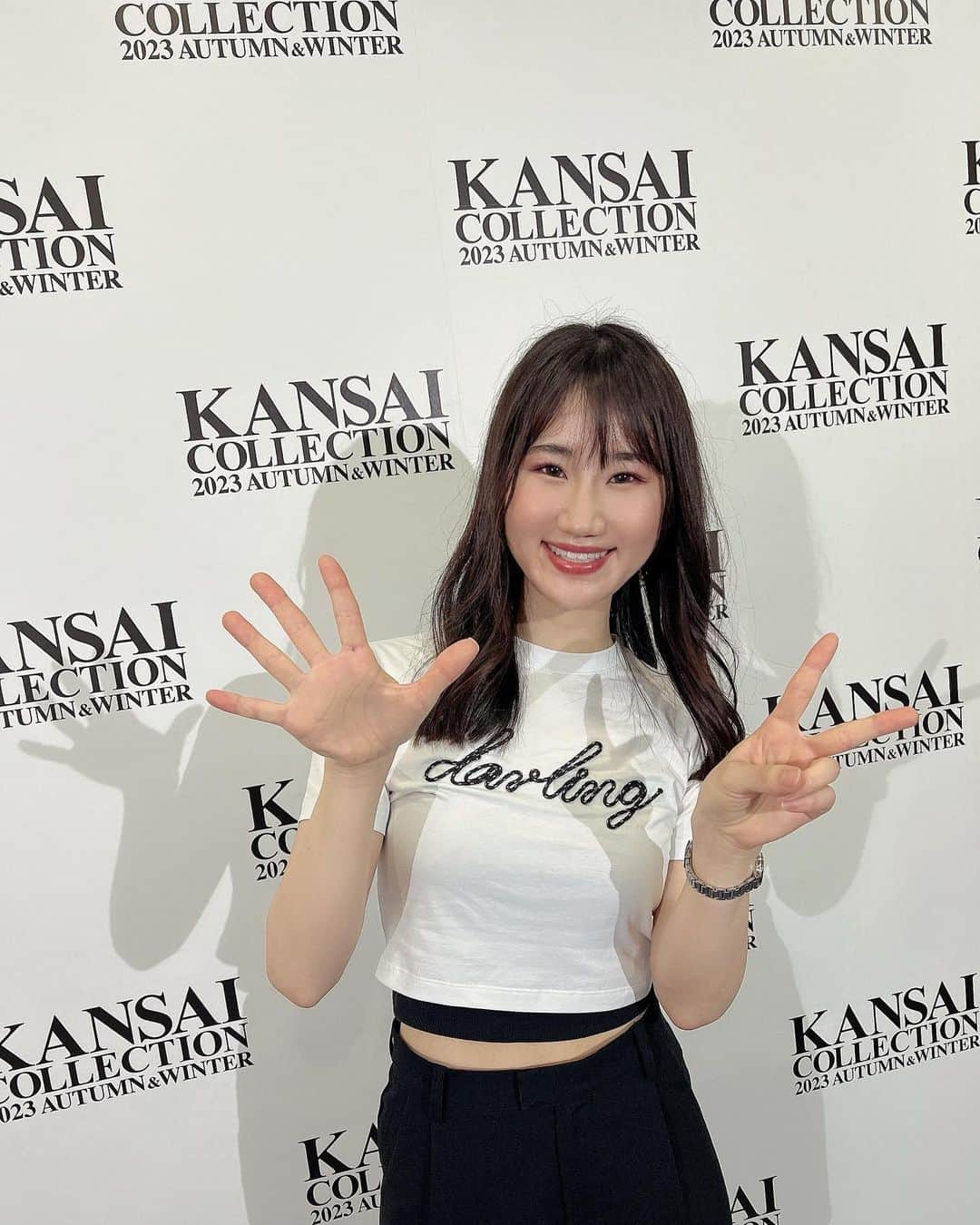 横山天音のインスタグラム：「8月6日(日) 京セラドーム大阪 で行われた KANSAI COLLECTION 2023 A/W 公式アンバサダーを務めさせて頂きました！ @kansaicollection   25回目というアニバーサリーな今回🎉 ステージもブースも盛りだくさんで、可愛いが詰まっていてとっても楽しかったです！💓  現地の楽しみ方やサンプリングパックの中身など今回の様子をSNSで紹介するので、今回参加した方も、まだ行ったことがない方も、次も！次は！行きたいと思って頂けるきっかけになれたら嬉しいです☺️  ありがとうございました☺️❤️‍🔥 #関西コレクション #kansaicollection #関コレ #アンバサダー#横山天音」