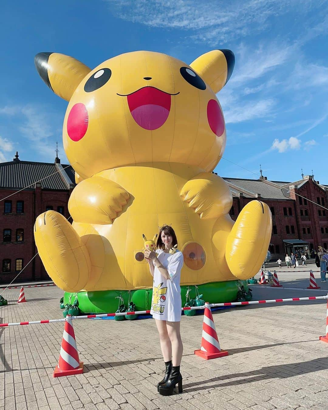 諸星みゆさんのインスタグラム写真 - (諸星みゆInstagram)「💙 ⁡  ポケモンWCS2023 横浜みなとみらいイベント ⁡ 赤レンガ倉庫に めっちゃ大きなピカチュウが☺️🫶 ⁡ 大きなピカチュウのまわりには たくさんポケモンがいて 赤レンガ倉庫がめっちゃ賑やかになってました❣️ ⁡ どのポケモンもかわいいっ…🤤💗💗 ⁡ ⁡ ┈┈┈┈┈┈┈┈┈┈┈┈┈┈┈┈┈┈┈┈ ⁡ 📍赤レンガ倉庫 ⁡ ┈┈┈┈┈┈┈┈┈┈┈┈┈┈┈┈┈┈┈┈ ⁡  #みなとみらい #ポケモン  #ポケスタグラム  #ポケジェニック #フォトジェニック #ポケモンwcs  #ポケモン #ピカチュウ #ピカスタグラム #ポケスタグラム #ポケモンだいすきクラブ #ポケモン好きと繋がりたい  #wcs2023 #wcs  #wcs2023  #pokemon #pokemonworldchampionships  #pokestagram #pikachu #pikastagram #pokemonfan #pokemoncommunity #pokemonplush #pokemoncollectors #pokemoncollections #pokemoncenter #pokemoncenteronline #pokemonwcs#pokemonwcs2023 #pokegenicyokohama #pokemonworld#pokemonworlds #pokegenic」8月9日 0時15分 - miyucheese.ig