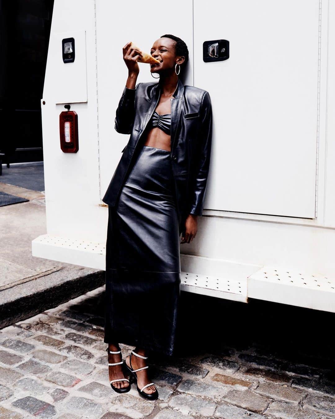 Saks Fifth Avenueのインスタグラム：「How to spot a NYC native from a mile away? Head-to-toe black. 🖤 Tap or head to the link in our bio to shop more @brandonmaxwell. #Saks」