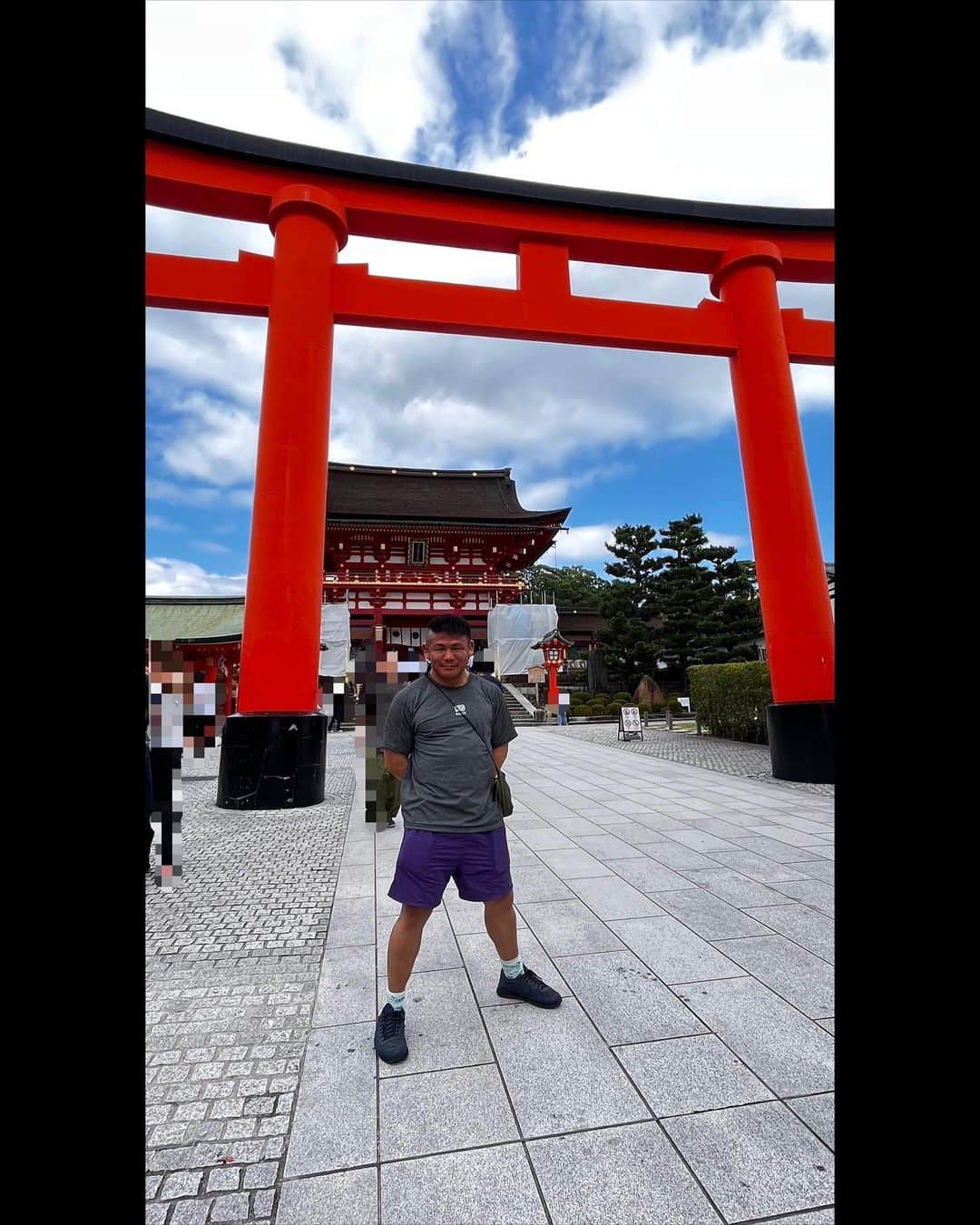 北岡悟のインスタグラム：「⛩️⛩️⛩️⛩️⛩️⛩️⛩️⛩️⛩️⛩️ #伏見稲荷大社 #伏見稲荷大社⛩」