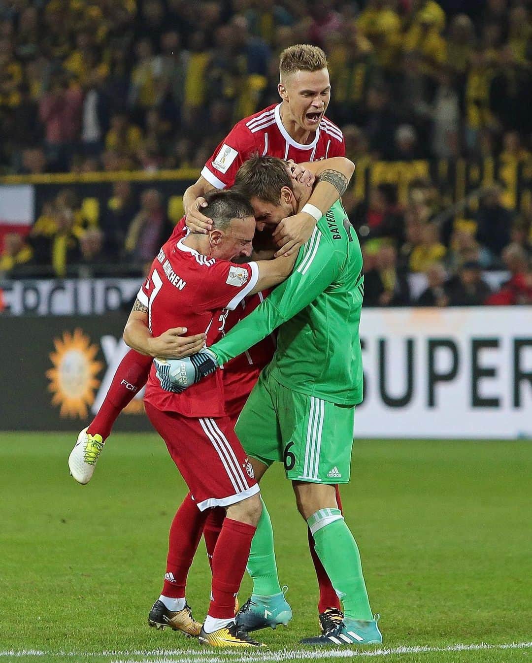 バイエルン・ミュンヘンさんのインスタグラム写真 - (バイエルン・ミュンヘンInstagram)「6️⃣ years ago in the Supercup: 𝗠𝗮𝘁𝗰𝗵𝘄𝗶𝗻𝗻𝗲𝗿 𝗨𝗹𝗹𝗲 😎💪 @svenulreichoffiziell   #FCBayern #MiaSanMia」8月9日 0時48分 - fcbayern
