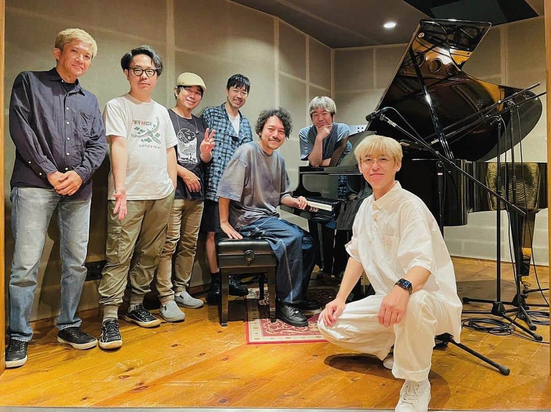 キンモクセイのインスタグラム：「📅230724 #キンモクセイRec @ Dutch Mama Studio w/伊藤健太（Ba）sugarbeans（Pf）宮坂保彦（Rec）  シュガービーンズ氏を迎えてのセッション。「ナイスビーンズ」出まくり。」
