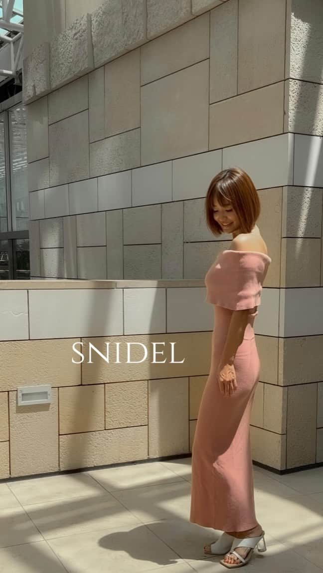 紺谷みえこのインスタグラム：「この夏たくさん着た @snidel_official  のワンピース👗  #fashion #moel #singlemoms  #style #スナイデル　#ワンピース　#モデル　#オフショルダードレス」
