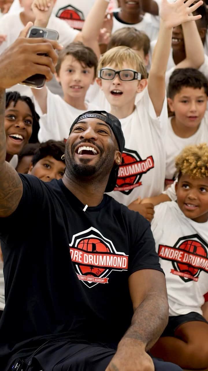 アンドレ・ドラモンドのインスタグラム：「These are the moments that matter 🏀💙  This past weekend, I hosted my first ever Basketball camp back home in Middletown, CT 🏡   Giving back to the community that molded me into the athlete and individual I am today was an experience beyond words.   The smiles, the passion and the shared love for the game reminded me why I started this journey. So THANK YOU to all who came - Here’s to the next generation of hoopers 🤝🤗  @celebritysportsacademy  #BemanMiddleSchool」