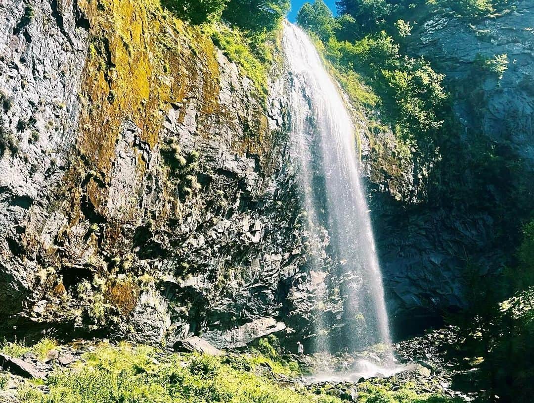 美波さんのインスタグラム写真 - (美波Instagram)「火山のお水は旨味が違う🌋🧘」8月9日 1時11分 - minamimanim
