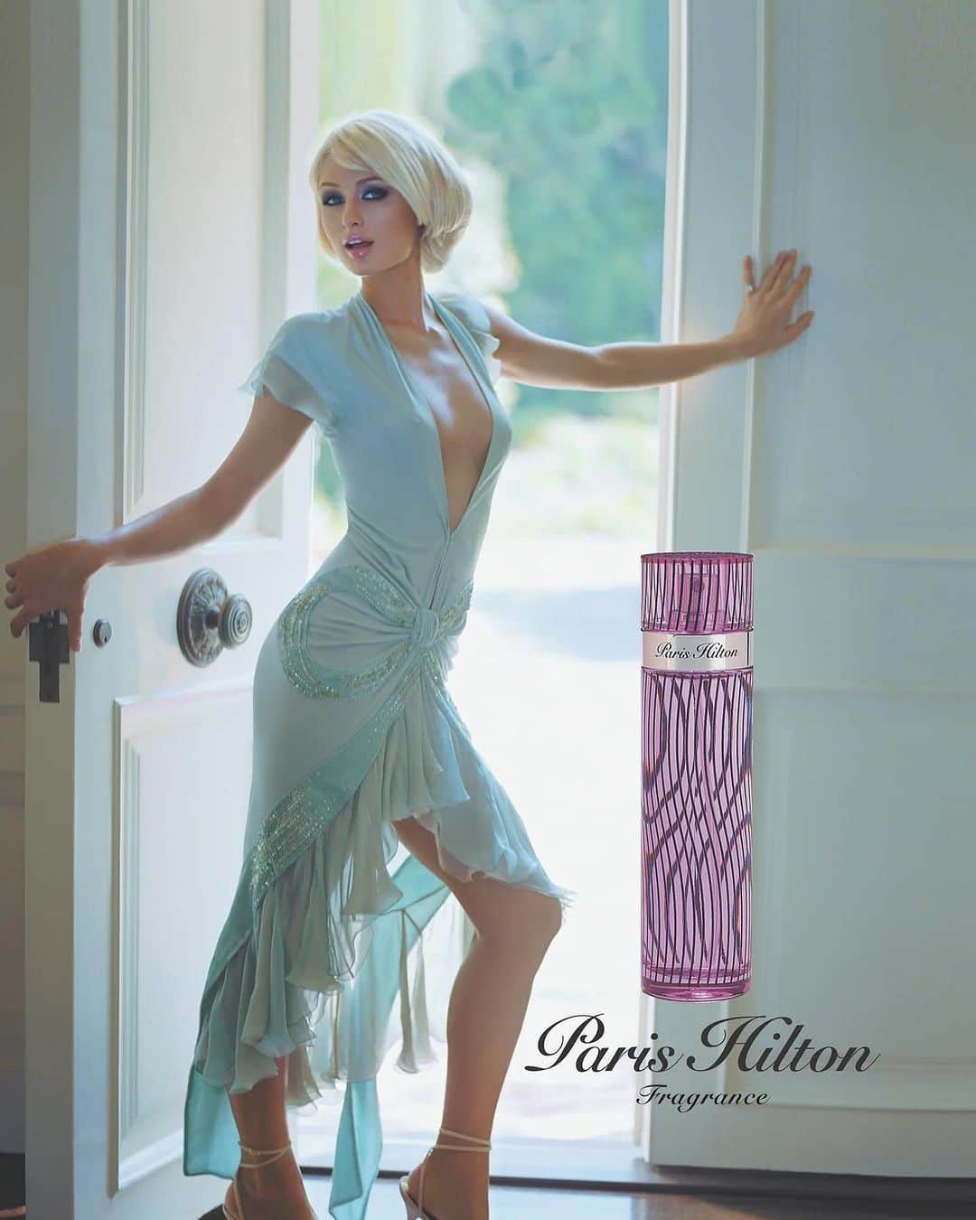 パリス・ヒルトンさんのインスタグラム写真 - (パリス・ヒルトンInstagram)「2024 will be the 20th anniversary of "Paris Hilton," my OG fragrance! 💗 I love being able to share my passion with the world through the beauty of fragrance✨ Which perfume has been your fav so far? #SummerOfSliving」8月9日 1時21分 - parishilton