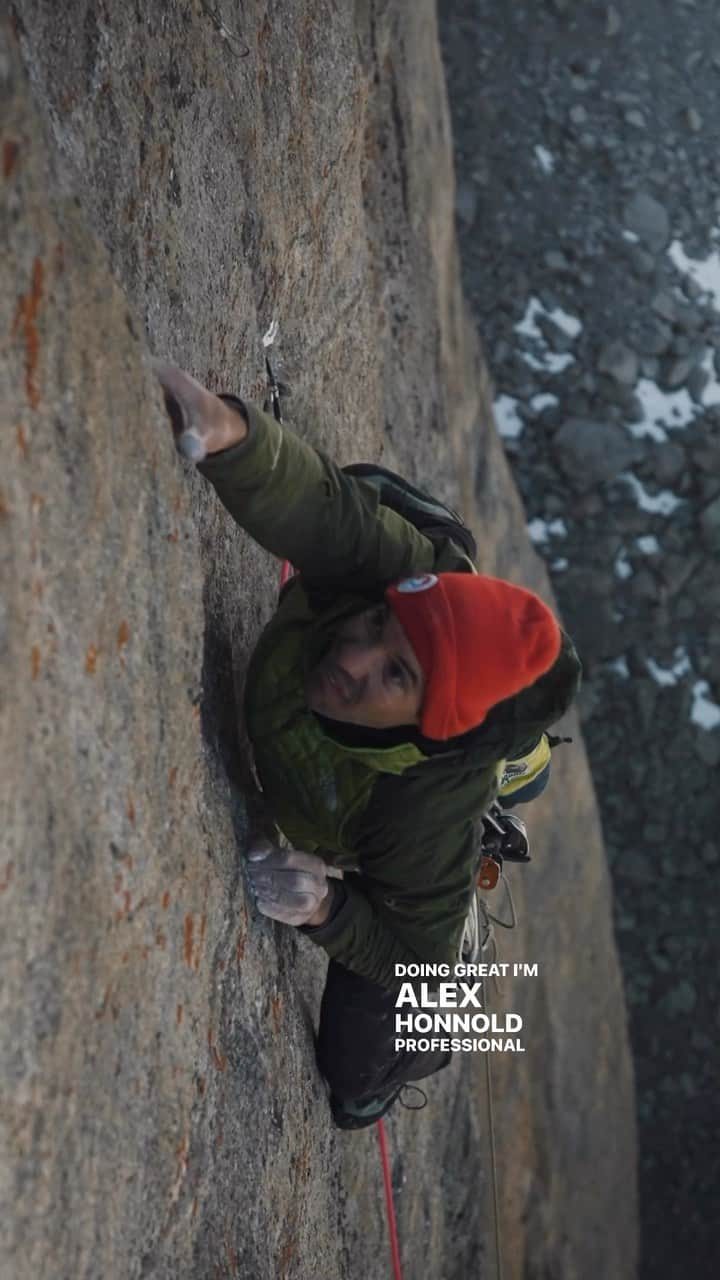 アレックス・オノルドのインスタグラム：「Is a bike tour from Colorado to Alaska more strenuous for @alexhonnold than scaling El Capitan?  Over the past few weeks, @alexhonnold has been cycling from Colorado to Alaska and stopping for some major climbs along the way in a 2,000 mile journey. Alex has logged some of the highest Strain Scores he’s ever seen on his WHOOP throughout this journey, and we have a feeling this may not be the last of it! #UnlockYourself」