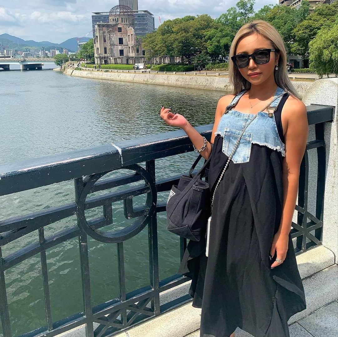 MII MAMAのインスタグラム：「. . . 中学生ぶりの #広島原爆ドーム ！ . 大人になって改めて見たら全然違った！ . 大人になって親になって見てたら見てられんくて 終始泣きそうでした。 . 改めて心から戦争反対！🏳️ . 遅ればせながら、「黙祷」🙏🏾 ------------------------------------------ 🔎White Style mi mama 良かったらチャンネル登録お願いします🙇🏽‍♀️ #YouTube#ユーチューバー#主婦ユーチューバー#MIIMAMA#チャンネル登録お願いします#2児ママ#年子ママ#ギャルママ#ぎゃるまま#アラサーママ#アラサー#30代#30代ママ#ホワイトインテリア#モノトーンインテリア#シンプルな暮らし#収納#ホワイト収納#イチナナ#イチナナライバー#専属ライバー#主婦ライバー#17LIVE#主婦YouTuber#ママYouTuber#ママライバー#幼稚園ママ#小学生ママ」