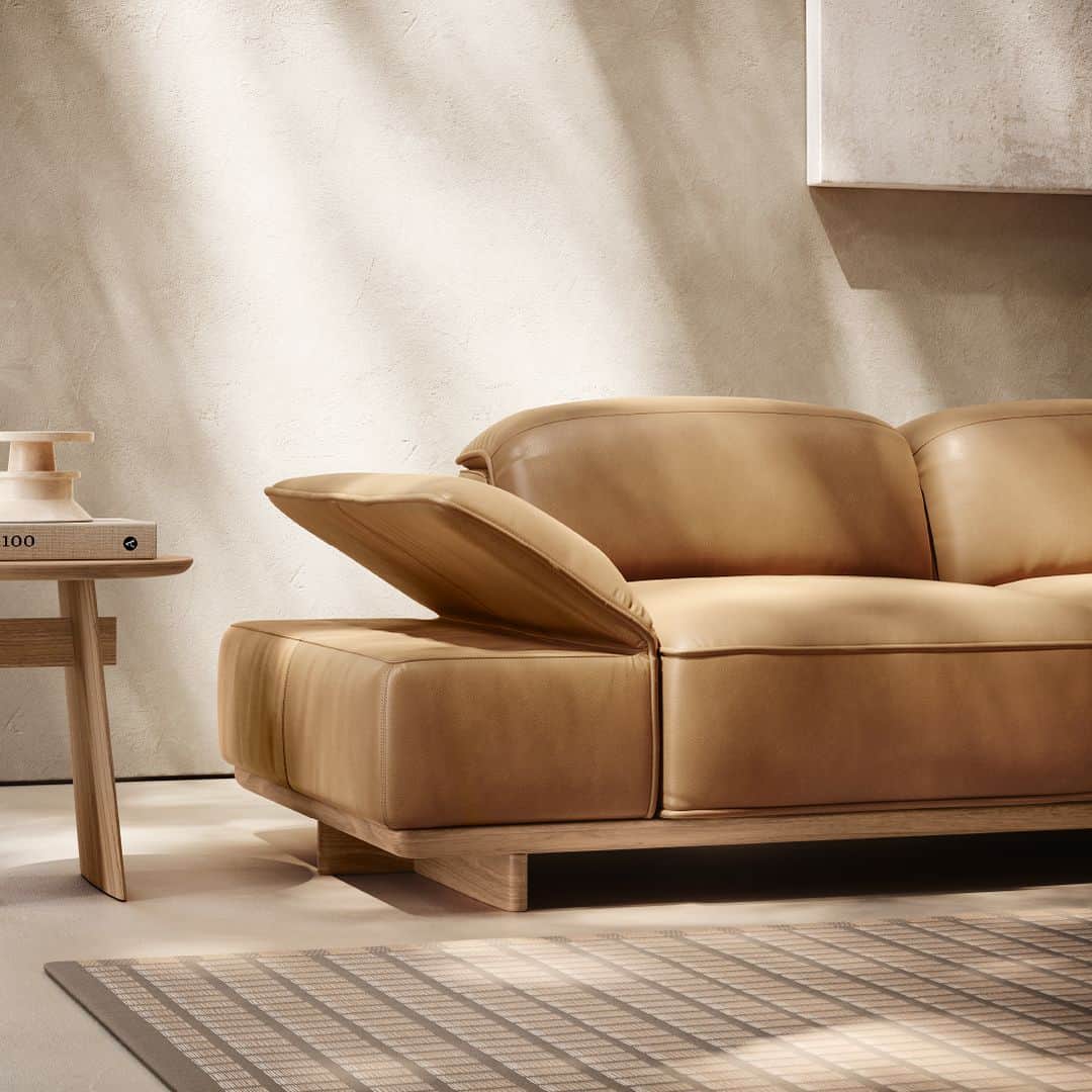 Natuzzi Officialさんのインスタグラム写真 - (Natuzzi OfficialInstagram)「Bringing back to light the close bond between man and nature. The opportunity to do so through an iconic design characterized by soft shapes and natural colors that bring to mind the Mediterranean countryside.   #natuzzi #natuzziitalia #Adam #MediterraneanSummer」8月9日 1時41分 - natuzzi