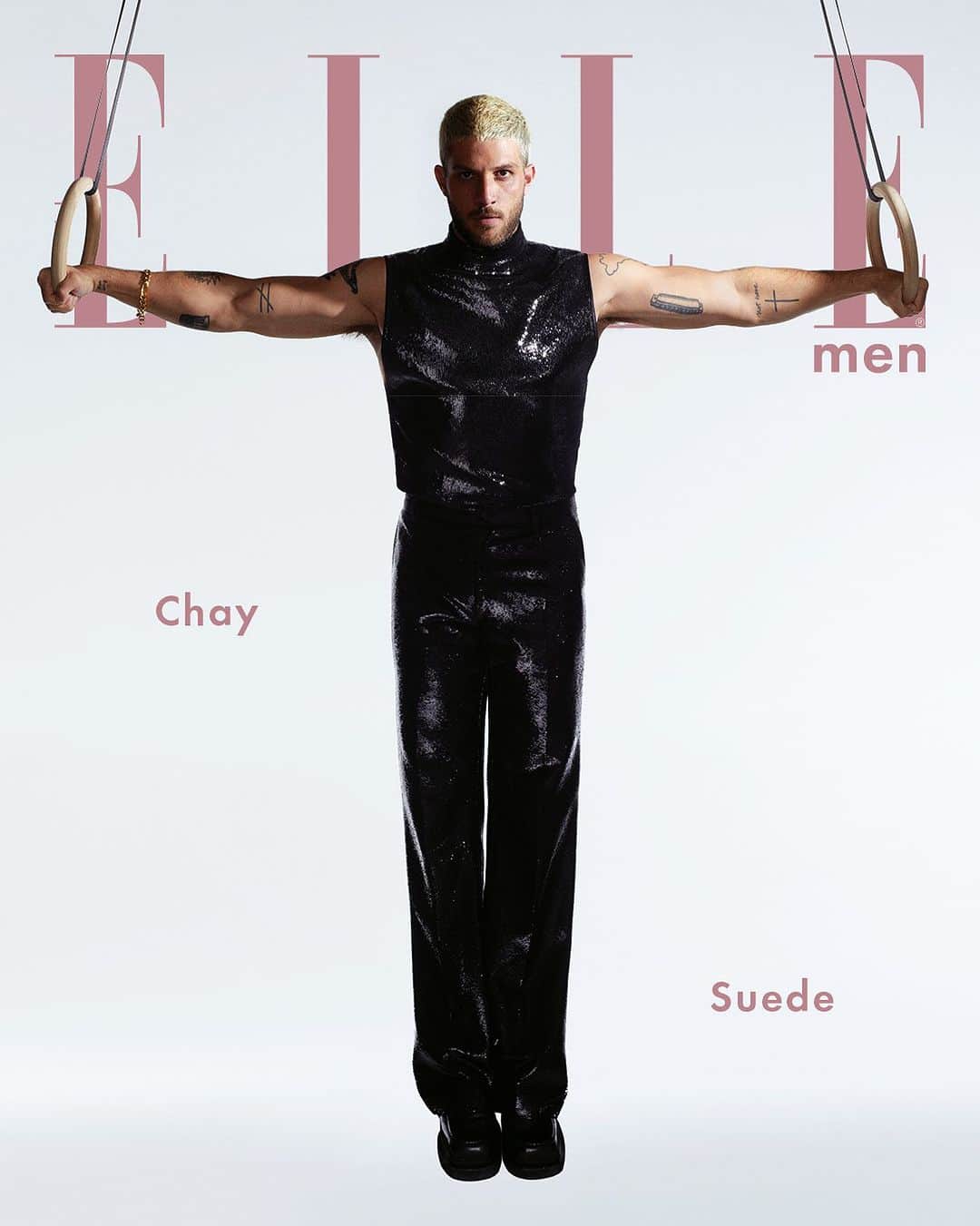 ELLE Brasilのインスタグラム：「Dançar para não dançar! Estrelando a terceira e última capa do #Volume3 da #ELLEMen, @chay se joga em cliques cheios de movimento, equilíbrio e sensibilidade para apresentar o que há de mais delicado e romântico nas coleções de inverno 2023, como transparências, rendas, sedas e plissados.  Garanta já a sua edição da #ELLEMen na nossa lojinha do Instagram ou em elle.com.br  Direção criativa: @luciano_schmitz  Foto: @guipaganini Assistentes de foto: @mna_1981 e @fabriciopimentel  Video: @alyssonfreitaz  Áudio: @vanrozendo  Edição de moda: @lucasboccalao  Coordenação de moda: @diego_jagun  Produção de moda: @amanda_corddeiro e @thiiagotorres  Beleza: @danielhernandezdh  Assistente de beleza: @riccardoleal  Assistente de beleza: @caiocosta.co  Produção executiva: @bellaaribeiro  Assistente de produção executiva: @manda_bomfim  Direção de arte e cenografia: @pedroflutt  Set design: @roberthaugsto  Assistente Set Design: @Juzeitune  Produção de objeto: @ofeliabrosco  Tratamento de imagem: @taugeretouch  Estúdio: @tavola42」