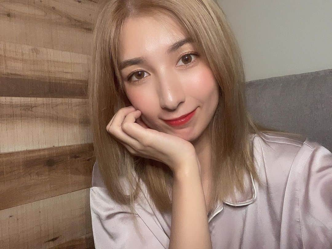 小田あさ美さんのインスタグラム写真 - (小田あさ美Instagram)「#newhair   また明るくしました✌️❤️」8月9日 1時44分 - odaasami0914