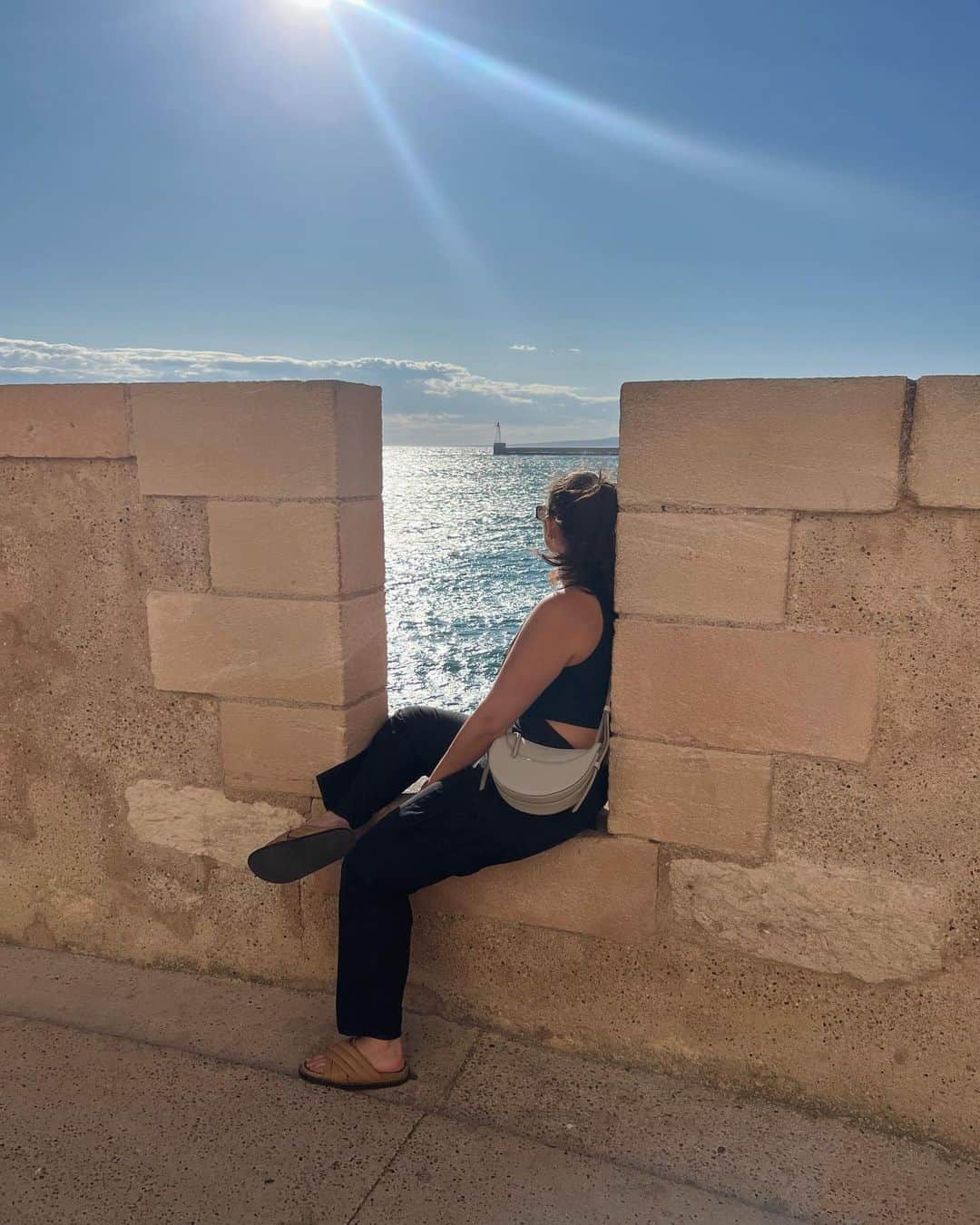 ライリー・ティコティンのインスタグラム：「Je suis Princess Belle!! After 3 weeks in Montpellier pretending to be Princess Belle and taking an immersion program, it is time to go HOME 🧚‍♂️🌻🧡🌻」