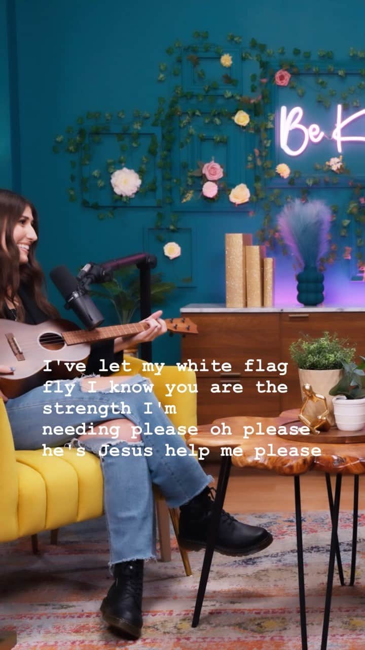 キャンディス・キャメロン・ブレのインスタグラム：「This is my anthem today 🎶🙏🏼 @katynicholemusic」