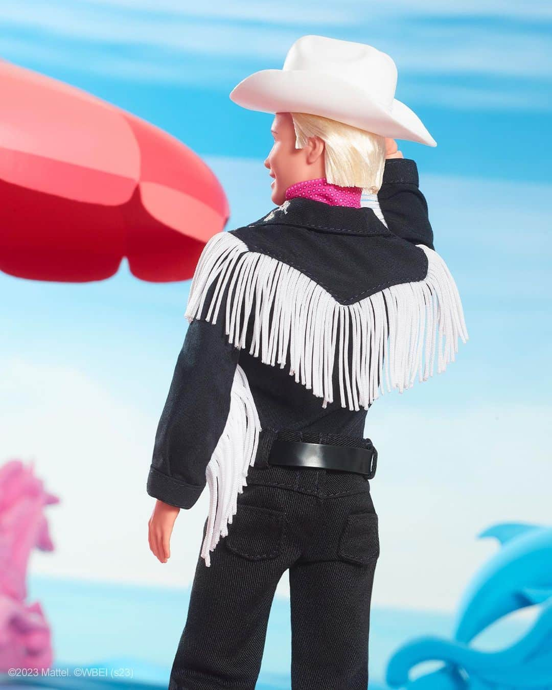 バービーさんのインスタグラム写真 - (バービーInstagram)「Hi #Barbie! 👋 Howdy Ken! 🤠 The official @BarbieTheMovie inspired Western Ken doll is available this September at @Target. #BarbieTheMovie is now playing in theaters.」8月9日 1時56分 - barbie