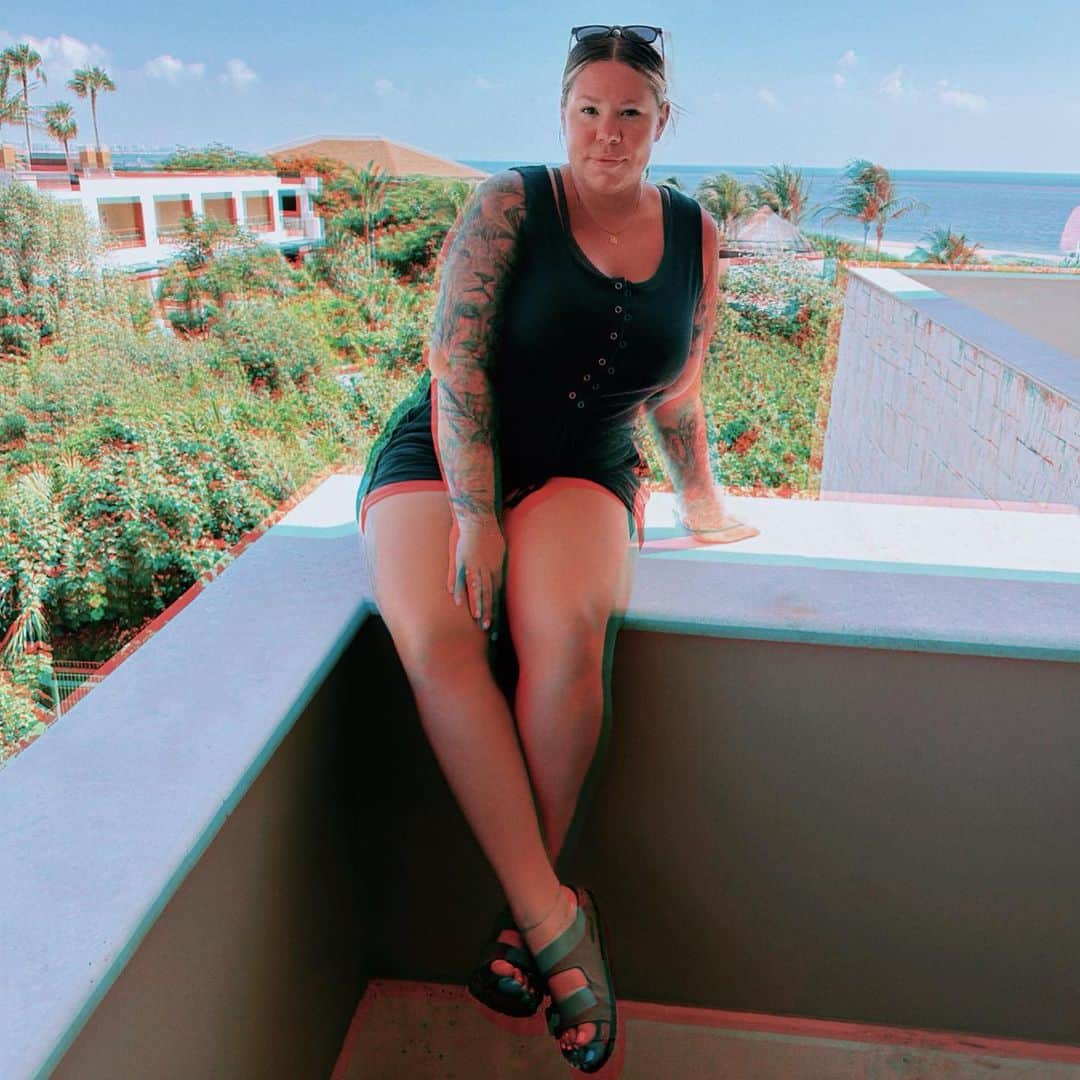 カイリン・ローリーのインスタグラム：「8.4.23. 🌴🌺🌊☀️ #gatewaytogatewood」