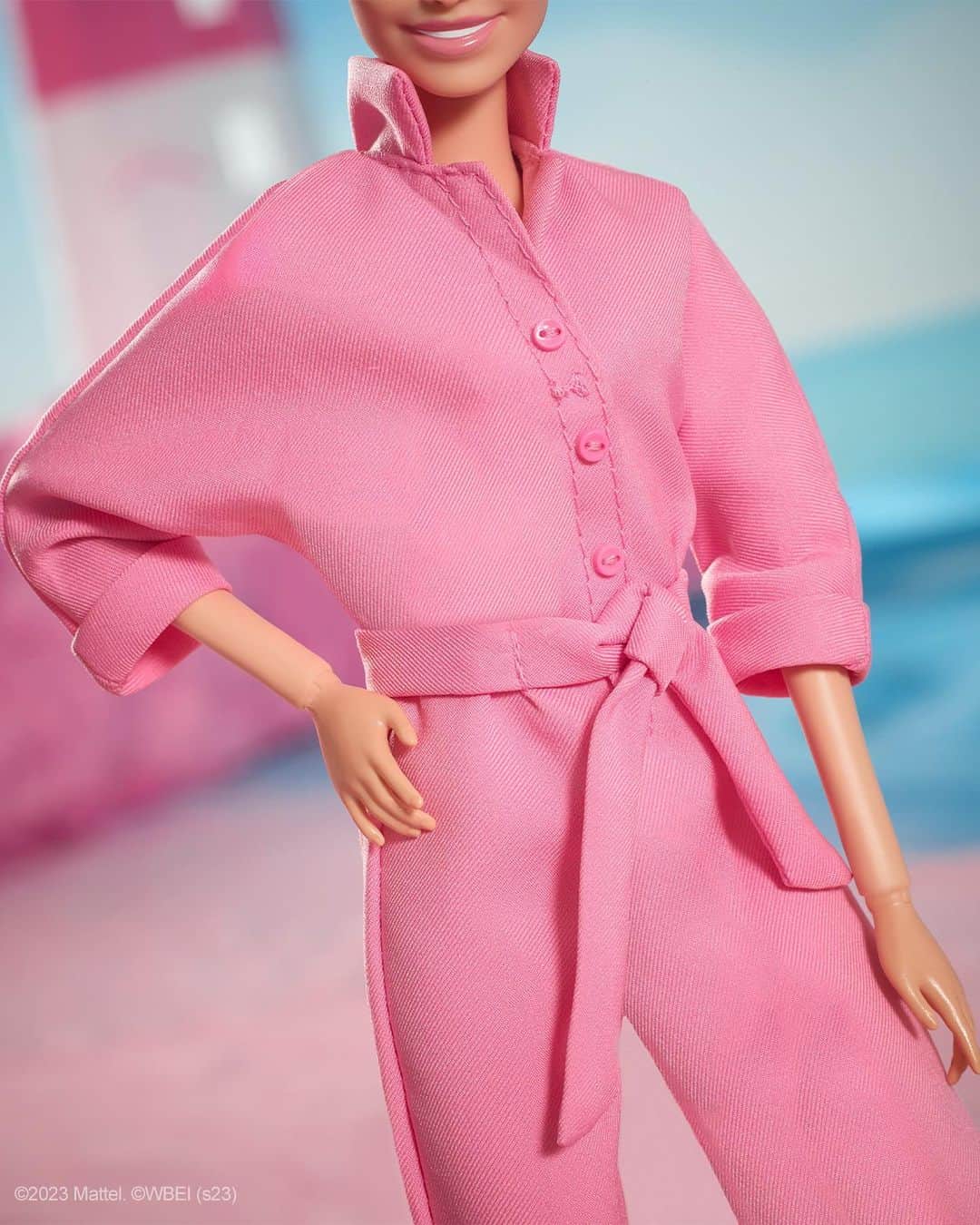 バービーさんのインスタグラム写真 - (バービーInstagram)「Hey Barbie 🕶️ Let’s go save #Barbie Land 💖 Snag official @BarbieTheMovie inspired dolls when they’re available this September at @Target! #BarbieTheMovie is now playing in theaters.」8月9日 2時29分 - barbie