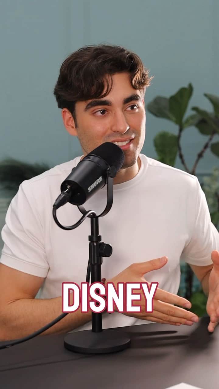 ブレイク・マイケルのインスタグラム：「As someone who starred on Disney… It’s time to shatter the myth that all Disney actors have “issues”.   While some grab headlines, there’s a majority who emerge with strong bonds, successful careers, and resilience.  Let’s acknowledge the untold stories of those who’ve thrived beyond the spotlight.」