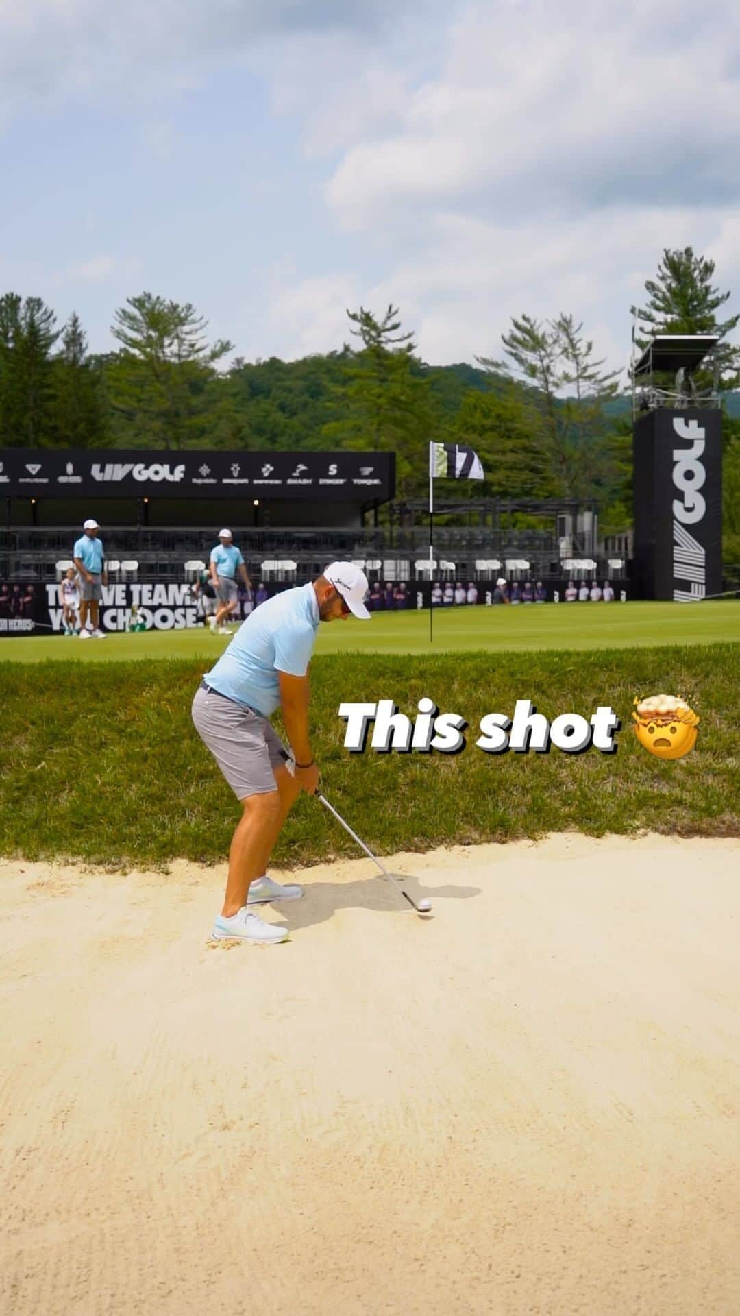 ルイ・ウーストハウゼンのインスタグラム：「Rate this shot 🤯 🇿🇦  #LIVGolf #StingerGC」