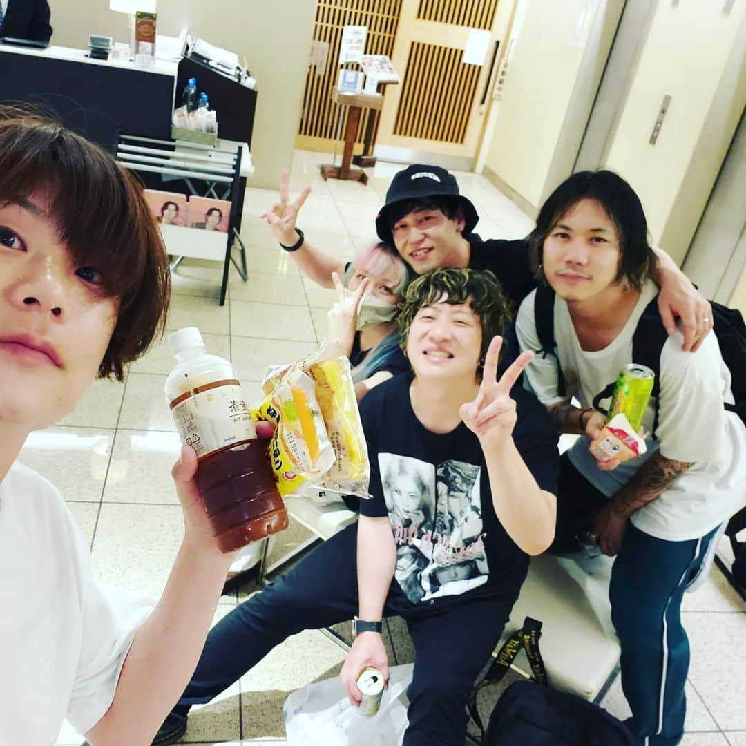 BUZZ THE BEARSさんのインスタグラム写真 - (BUZZ THE BEARSInstagram)「MAYSON's PARTY "PARTY4YOU TOUR　2023" x LIVE HOUSE OP's 2周年祭り  MAYSON's PARTY SHIMA BUZZ THE BEARS FROM ME.⁡ ⁡⁡ ⁡今日も幸せでした☆」8月9日 3時10分 - buzzthebears