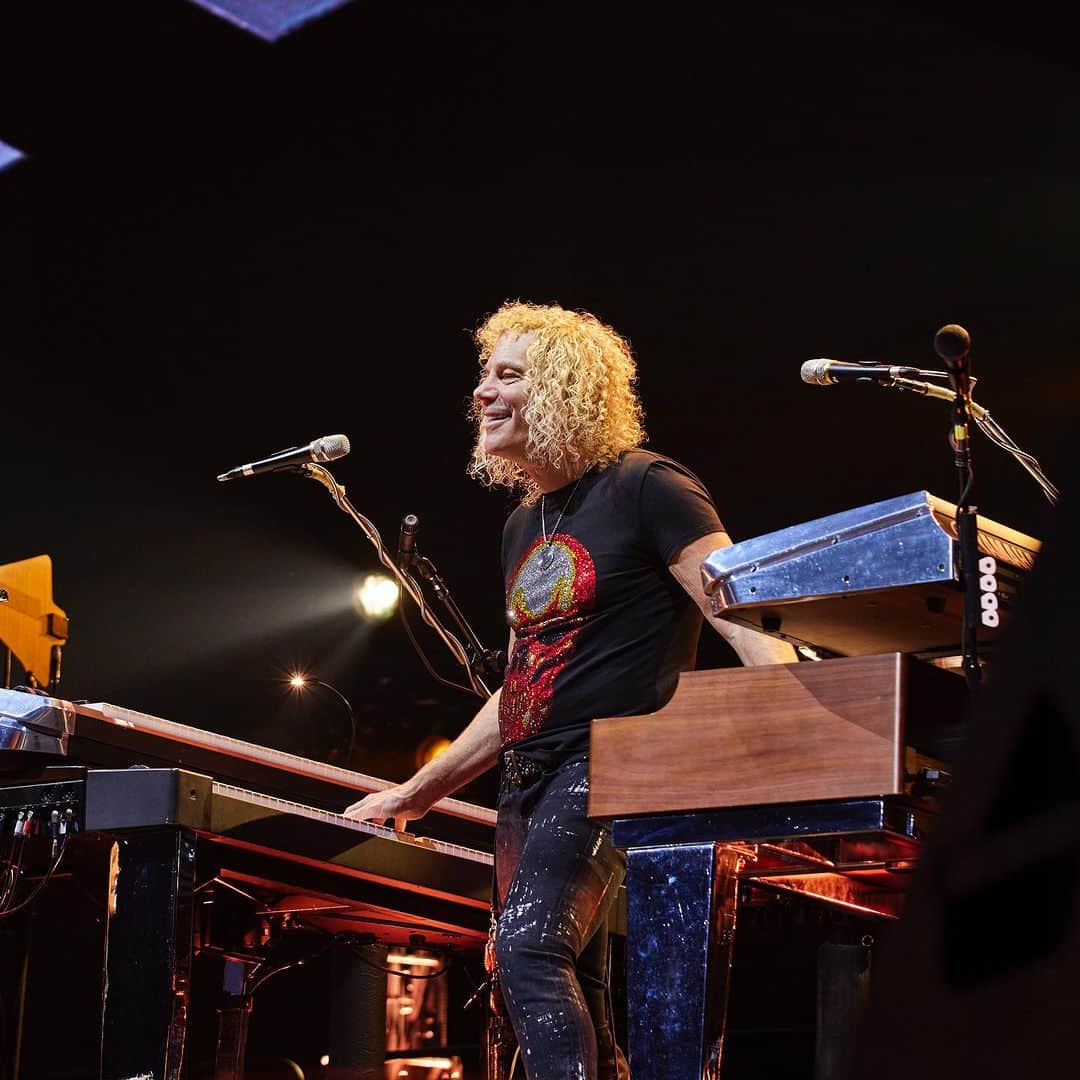 Bon Joviのインスタグラム：「Leave it to @davidbryanmusic to make playing two pianos look effortless!」