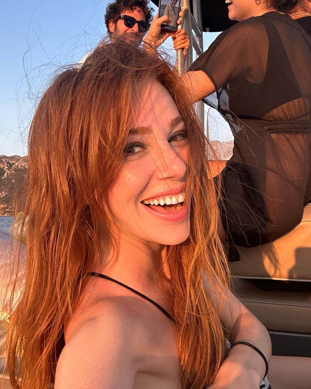 Elcin Sanguさんのインスタグラム写真 - (Elcin SanguInstagram)「Yine içimizde çiçekler açtı☀️🌼」8月9日 3時28分 - elcinsangu