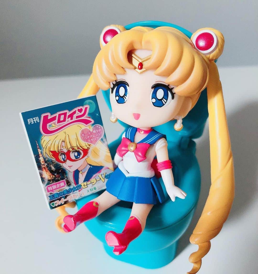 Sailor Moonさんのインスタグラム写真 - (Sailor MoonInstagram)「✨🌙 Some bathroom reading for Sailor Moon! 🌙✨  #sailormoon #セーラームーン　#manga」8月9日 8時58分 - sailormoon_sc