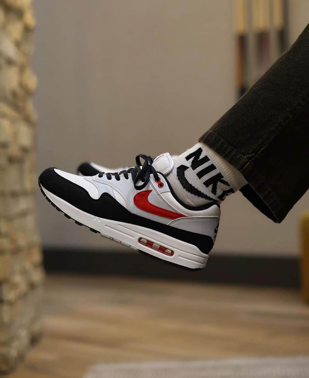 Foot Lockerさんのインスタグラム写真 - (Foot LockerInstagram)「The Air Max 1 is coming back strong this year 🔥💪  Grab your pair of the Nike Air Max 1 'Chili 2.0' in-store & online now.」8月9日 4時26分 - footlocker