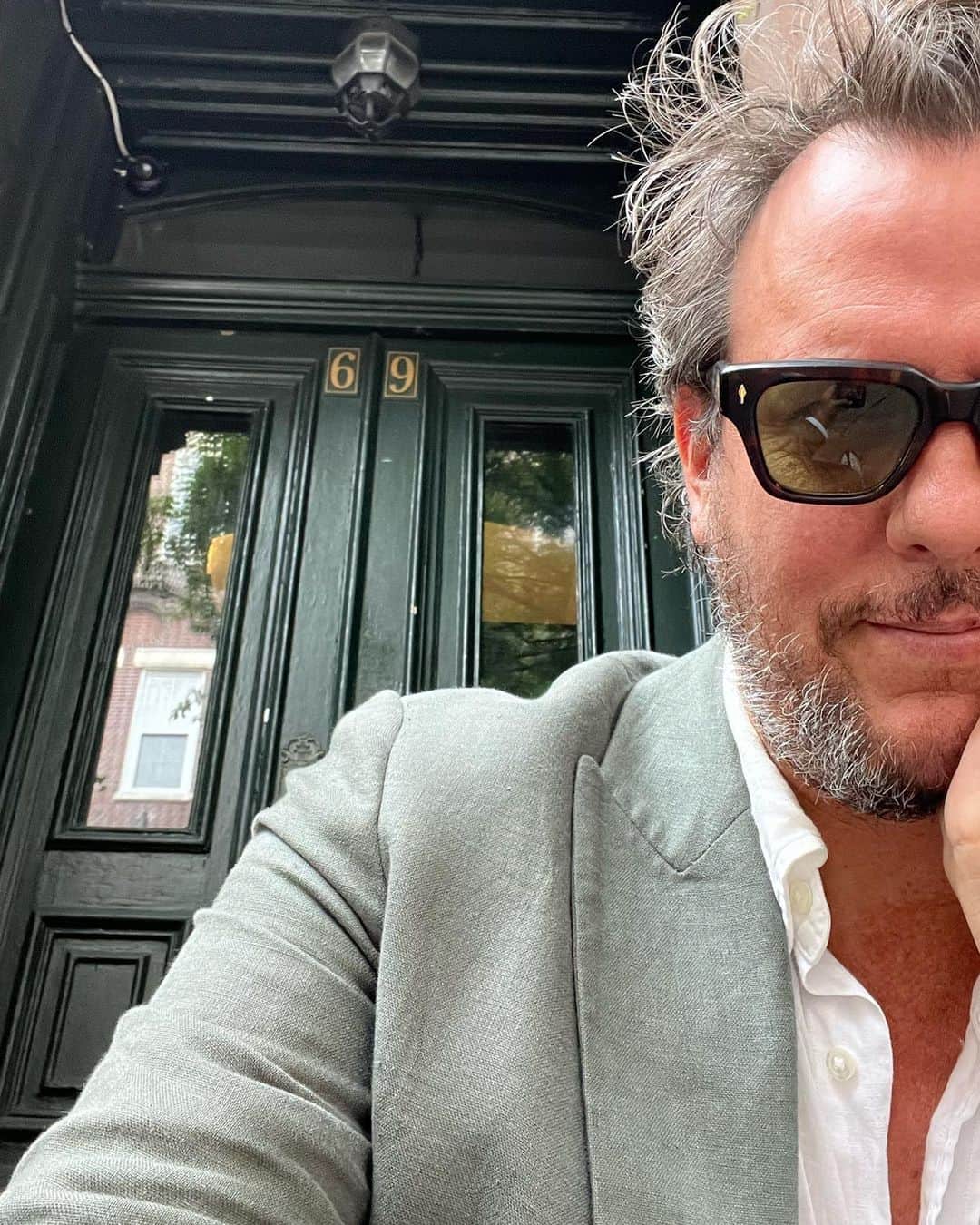 ジェイ・ハガリーのインスタグラム：「My great college pal Steven Shailer (1967-2009) lived at 69 Horatio. I always walk by his place when I’m in NY on my way to @thewhitneymuseum ,sit on the stoop, take a selfie and send it to his sister Leslie in Florida. Steve was a rare human - so smart - spoke 3 languages - perfect Italian and was incredibly funny in French (so annoying). He was a great and loyal friend. We all miss you Buddy.」