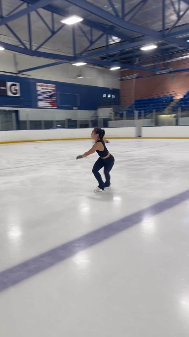 ガブリエル・デールマンのインスタグラム：「Been a minute for skating videos #taylorswift #taylorsversion」