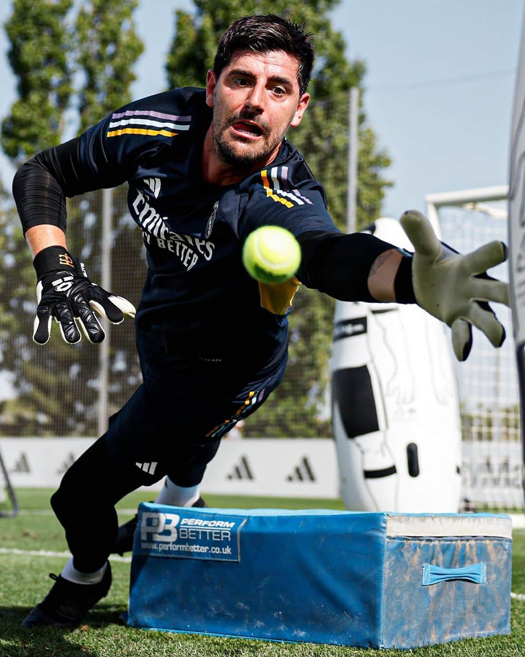 ティボ・クルトゥワさんのインスタグラム写真 - (ティボ・クルトゥワInstagram)「Preparando el inicio de La Liga! #halamadrid」8月9日 5時19分 - thibautcourtois