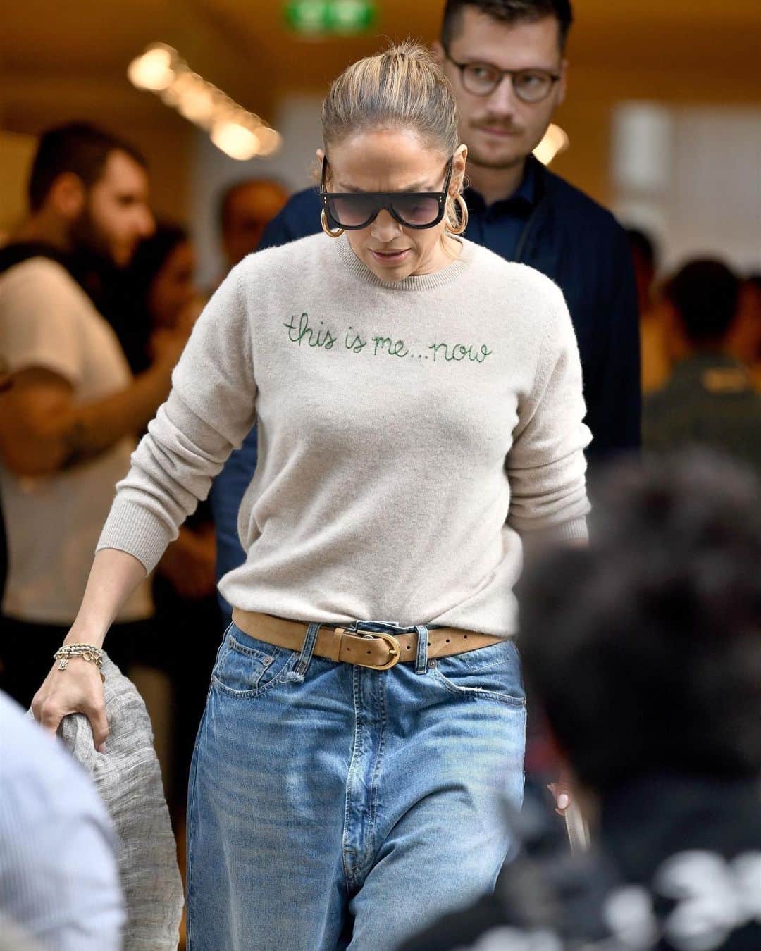 Just Jaredさんのインスタグラム写真 - (Just JaredInstagram)「Jennifer Lopez used her sweater as a wearable billboard for her upcoming album while shopping in Paris on Monday. #JenniferLopez #ThisIsMeNow Photos: Backgrid」8月9日 5時21分 - justjared