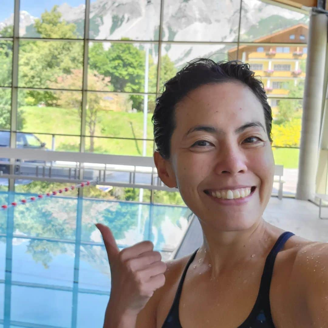 上田藍さんのインスタグラム写真 - (上田藍Instagram)「.  🌿🌿🌿🌿🌿🌿🌿🌿🌿🌿🌿 Good training😊👍️✨ #myfavoriteplace #ramsau🇦🇹  🌿🌿🌿🌿🌿🌿🌿🌿🌿🌿🌿  オーストリア🇦🇹ラムサウにてトレーニングの日々をすごしています🏊️🚲️🏃✨  今日は待ちにまった晴天Day☀️ 3種目、集中して良い内容で動くことができました🌟 まだまだ鍛え上げなければならないことは沢山ありますが、得られた良い感覚を身体と頭に丁寧に染み込ませていきたいと思います🤗✨  2枚目の動画は、私目線の絶景をおとどけしたいと思います🏊️💓  こうして、集中してトレーニングを行えていることに感謝感謝です😌🍀 IRONMAN70.3チャンピオンシップ🇫🇮(8/26)に向けて、精進してまいります💪  #オーストリア🇦🇹 #ラムサウ #通いつめて10数年🗻✨ #景色にみとれる幸せな時間😳 #強化に励みます #トライアスロン #上田藍 #感謝🌿」8月9日 5時38分 - ai_love_tri