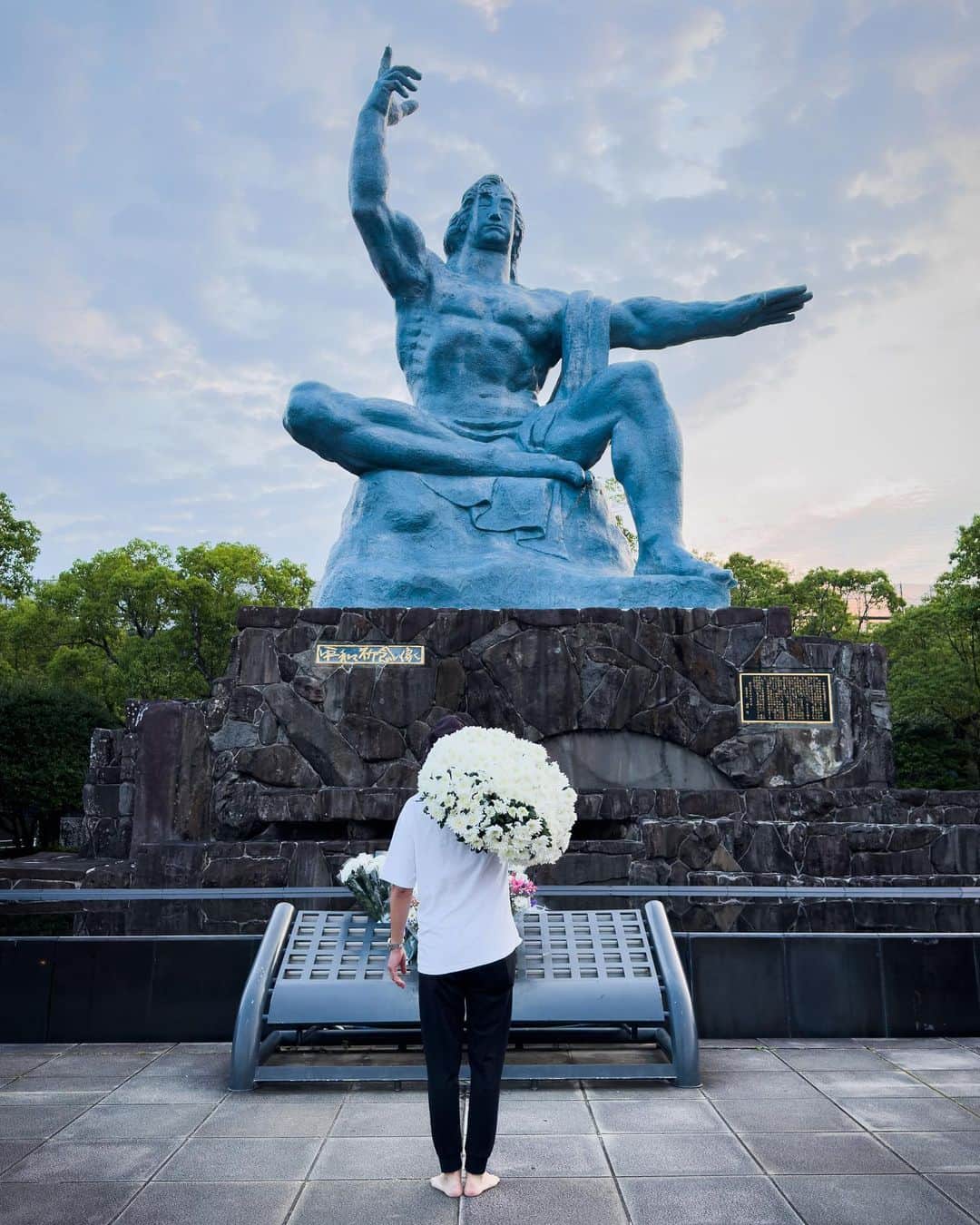 東信さんのインスタグラム写真 - (東信Instagram)「8.9 NAGASAKI #献花 #平和への祈り」8月9日 5時38分 - azumamakoto