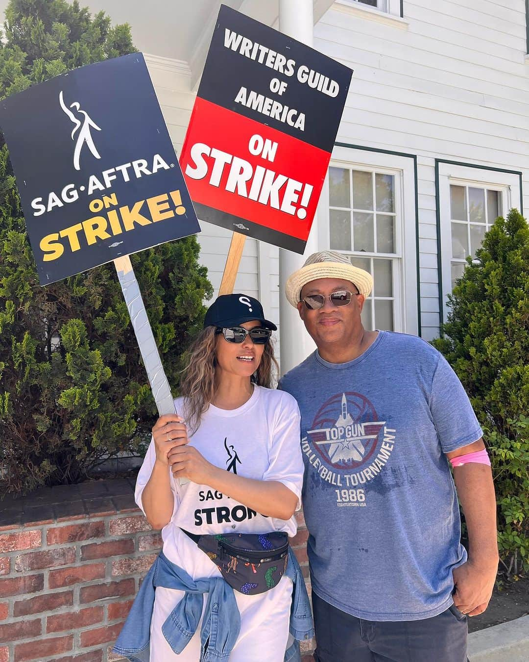 ジーン・トリプルホーンさんのインスタグラム写真 - (ジーン・トリプルホーンInstagram)「#photodump from this summer of #strike  proud to be standing with my union #sagaftra for fair contracts. #unionstrong #actorslife」8月9日 5時45分 - meta2meta