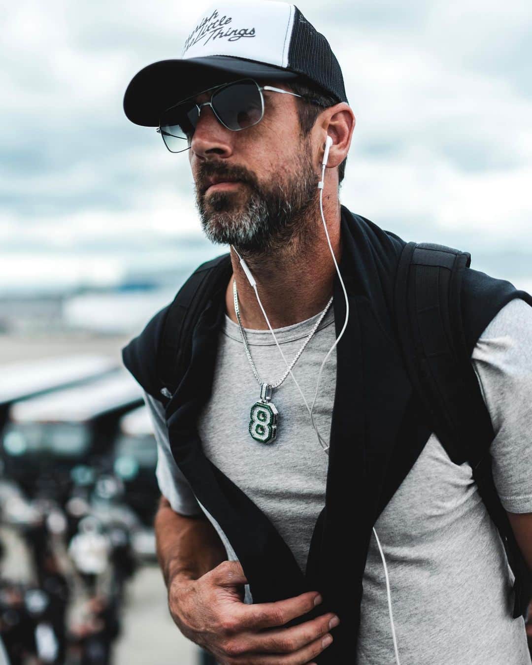NFLさんのインスタグラム写真 - (NFLInstagram)「iced out @aaronrodgers12 with the chain from @saucegardner 🥶」8月9日 5時58分 - nfl