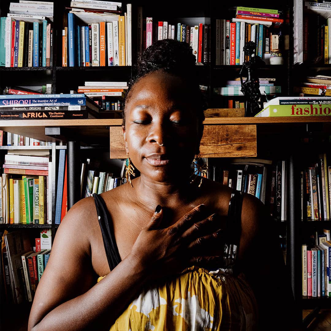 Nordstromのインスタグラム：「Meet Busayo Olupona, the lawyer-turned-designer who turned her love for African textiles from Nigeria into the eponymous Brooklyn-based label @busayonyc, which just celebrated its 10th anniversary. Go behind the scenes of a day in her life—read the full story on The Thread. #blackbusinessmonth #buyblack」