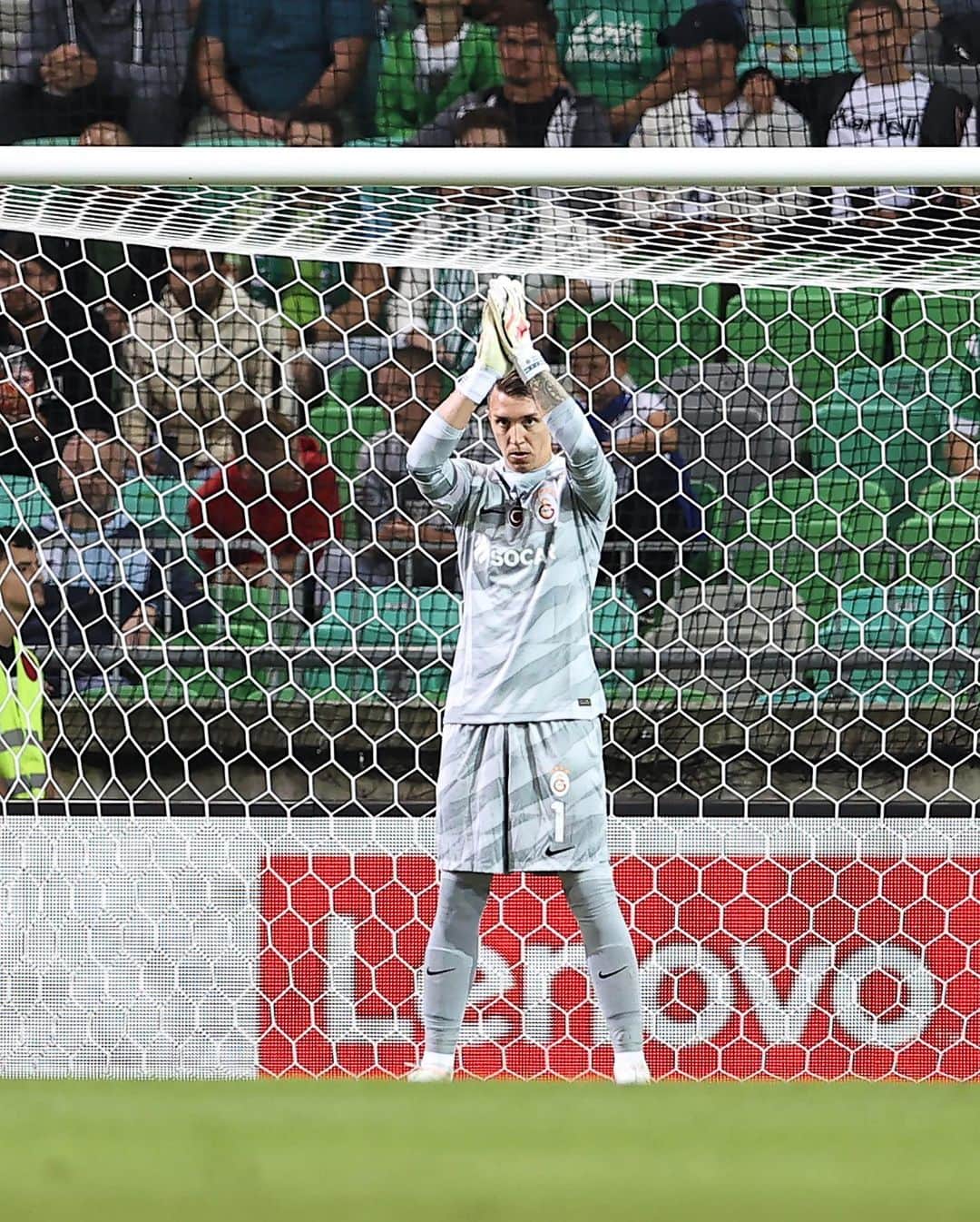 のインスタグラム：「Well done team! Good result to take us to the second leg and another good step for our main goal 💪🏼 The hard work continues as we have the first league game this Saturday and we need to start strong. Thank you Lions who travelled! 🦁  Buen resultado para la segunda vuelta y otro buen paso hacia nuestro objetivo principal 💪🏼 El trabajo duro continúa, ya que tenemos el primer partido de la liga este sábado y necesitamos comenzar con fuerza. Gracias a los que viajaron! 🦁  #Galatasaray #NOLvGS #UCL」