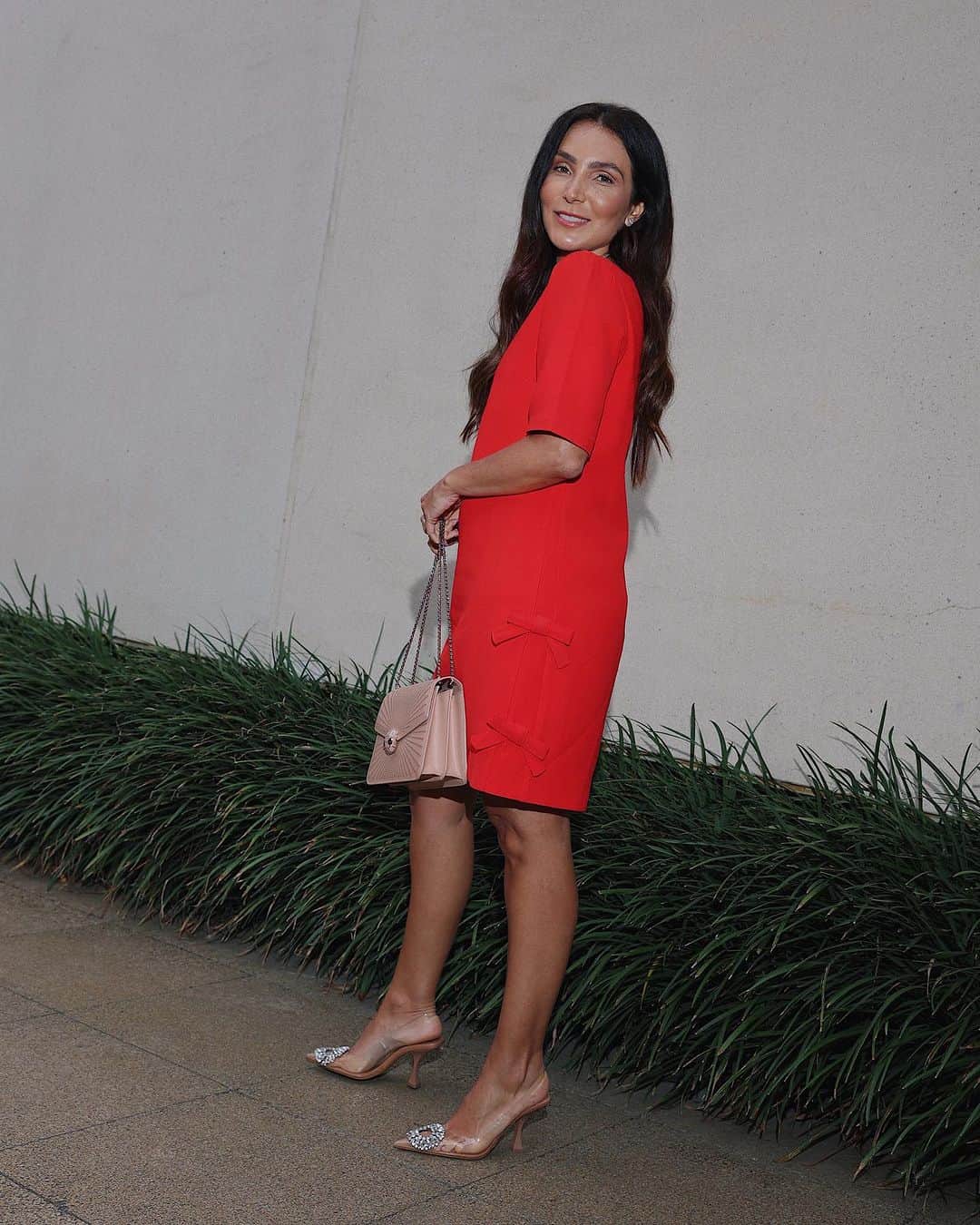 Lalá Noletoのインスタグラム：「Lacinhos tem meu ❤️ vestido impecável da nova coleção @agilitabrasil ! Shape impecável , clássico e já disponível em todas as lojas da marca ✨」