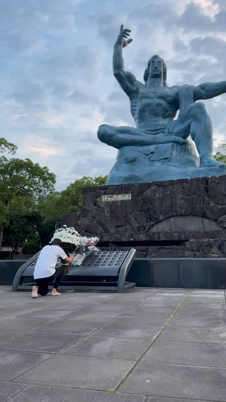 椎木俊介のインスタグラム：「8.9 NAGASAKI #献花 #平和への祈り」