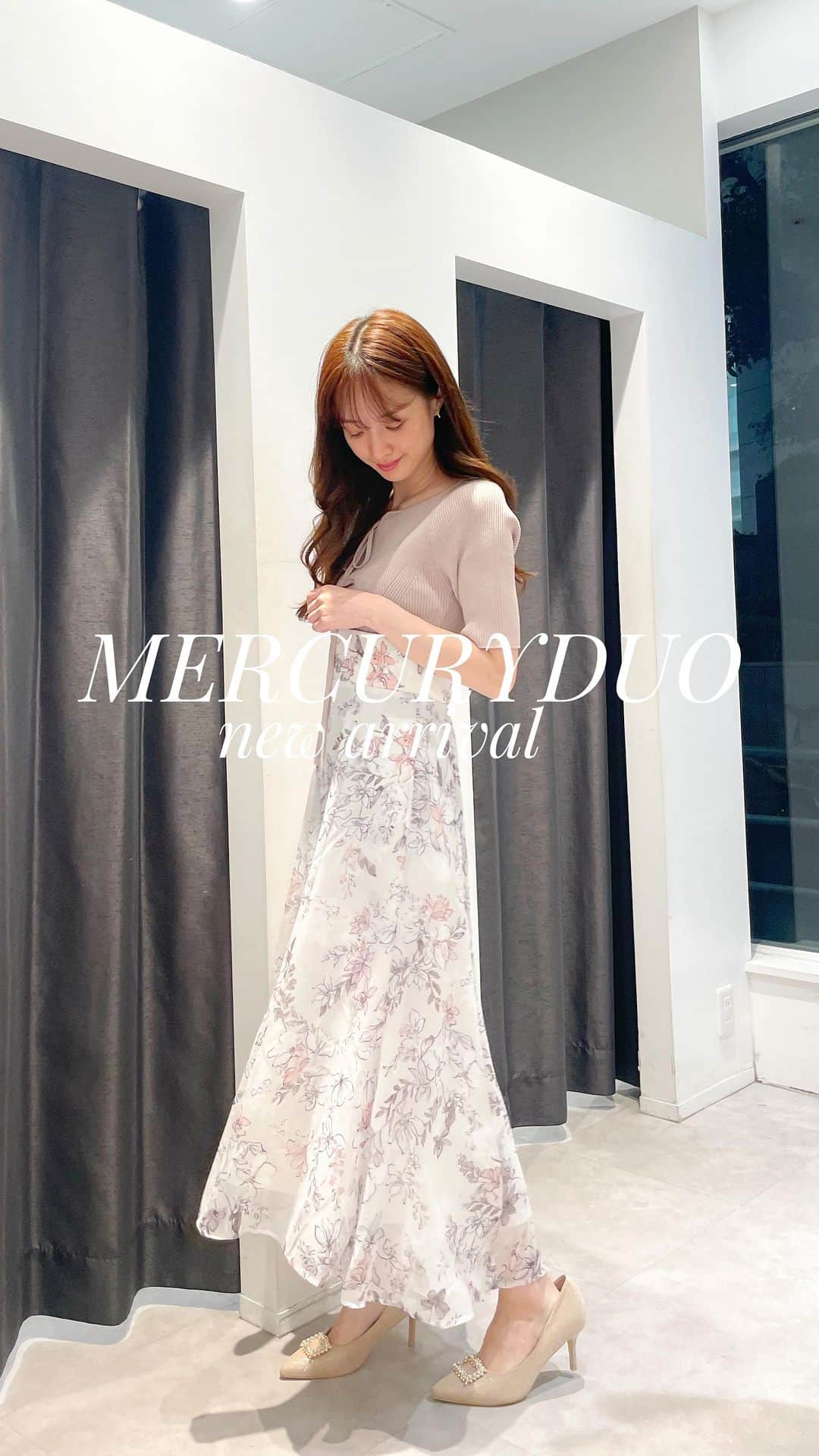 MERCURYDUOのインスタグラム：「マーキュリーといえばワンピース👗♡ 今回も大人かわいい新作が入荷しました🙌🌟 ワンピース¥2000OFFになる 最高なキャンペーン中なので是非チェックして下さい💞. . . @mercuryduo_mika  ↑TOP URLにアイテム詳細アップしてます👀 . . 9/30まで⚠️フォロワー様限定で 新作・セール・予約品、全てに使える クーポンコードが出てます🙌✨ 10%オフになるのでぜひ😋 【　MS_07176　】  . . code @mercuryduo_com  @mercuryduo_styling  . .  . . #マーキュリーデュオ　#ワンピース #花柄ワンピース　#シャツワンピース  #綺麗目コーデ  #デートコーデ　#骨格ウェーブ  #骨格ウェーブコーデ  #イエベ春  #マーキュリーデュオ #mercuryduo #datecode #feminine #skirt #knit」