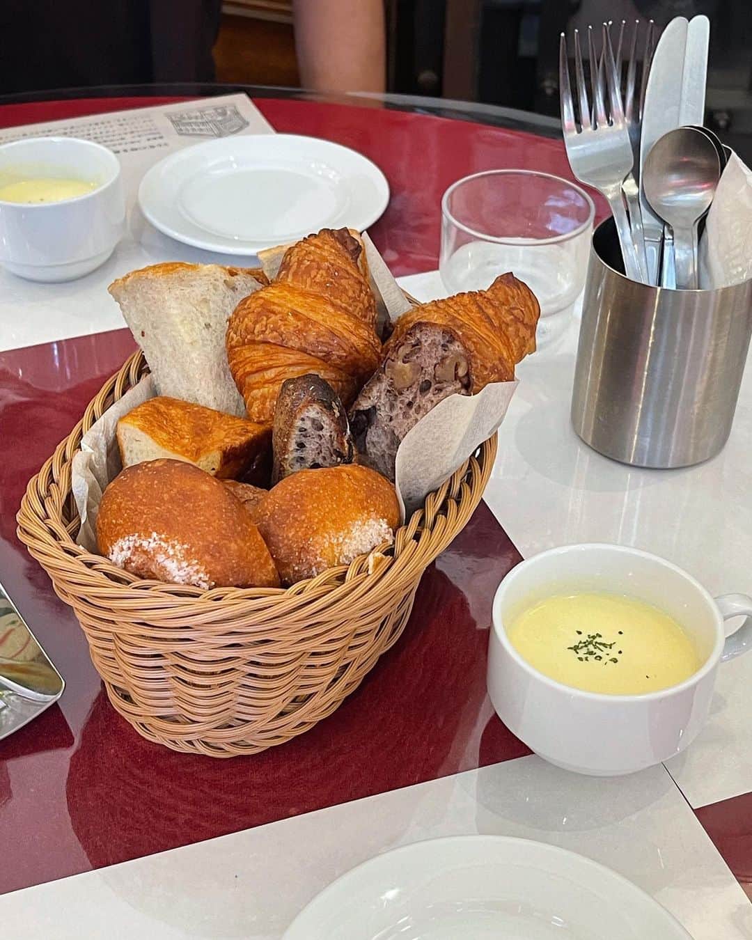 ___mikik___さんのインスタグラム写真 - (___mikik___Instagram)「@bread.espresso.and.sakaisuji  雰囲気しかないパン屋さん🥐🥖🥯 ランチしたのは初めて🫶🏻」8月9日 16時42分 - ___mikik___