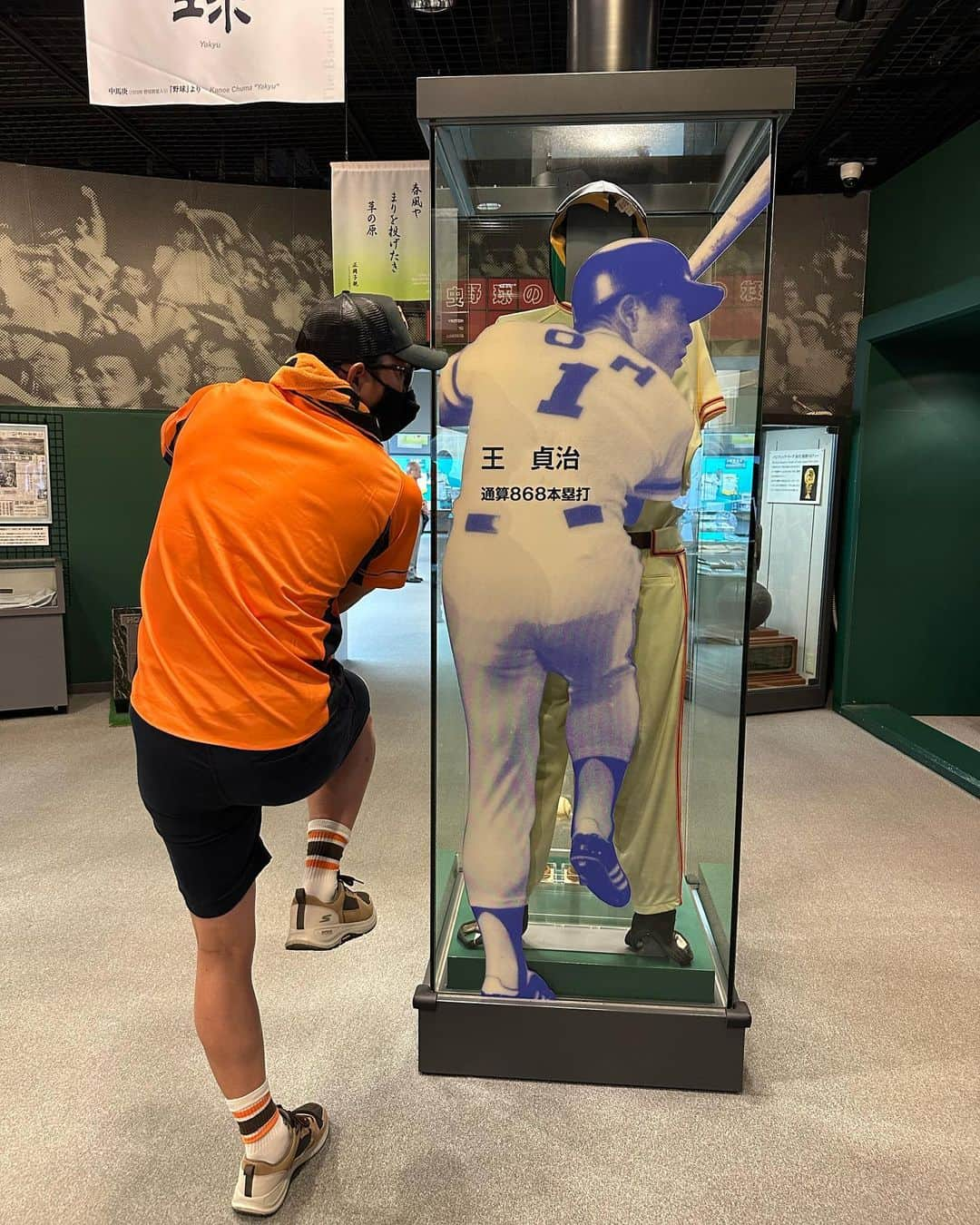 川﨑宗則さんのインスタグラム写真 - (川﨑宗則Instagram)「野球博物館に⚾️🏟️初めて行ってきたよ！王貞治さんやっぱりかっこよかった🥹🥹🥹内転筋効いた立ち方やな😎😎😎チェチェチェチェスト！」8月9日 16時43分 - mune.kawasaki.official