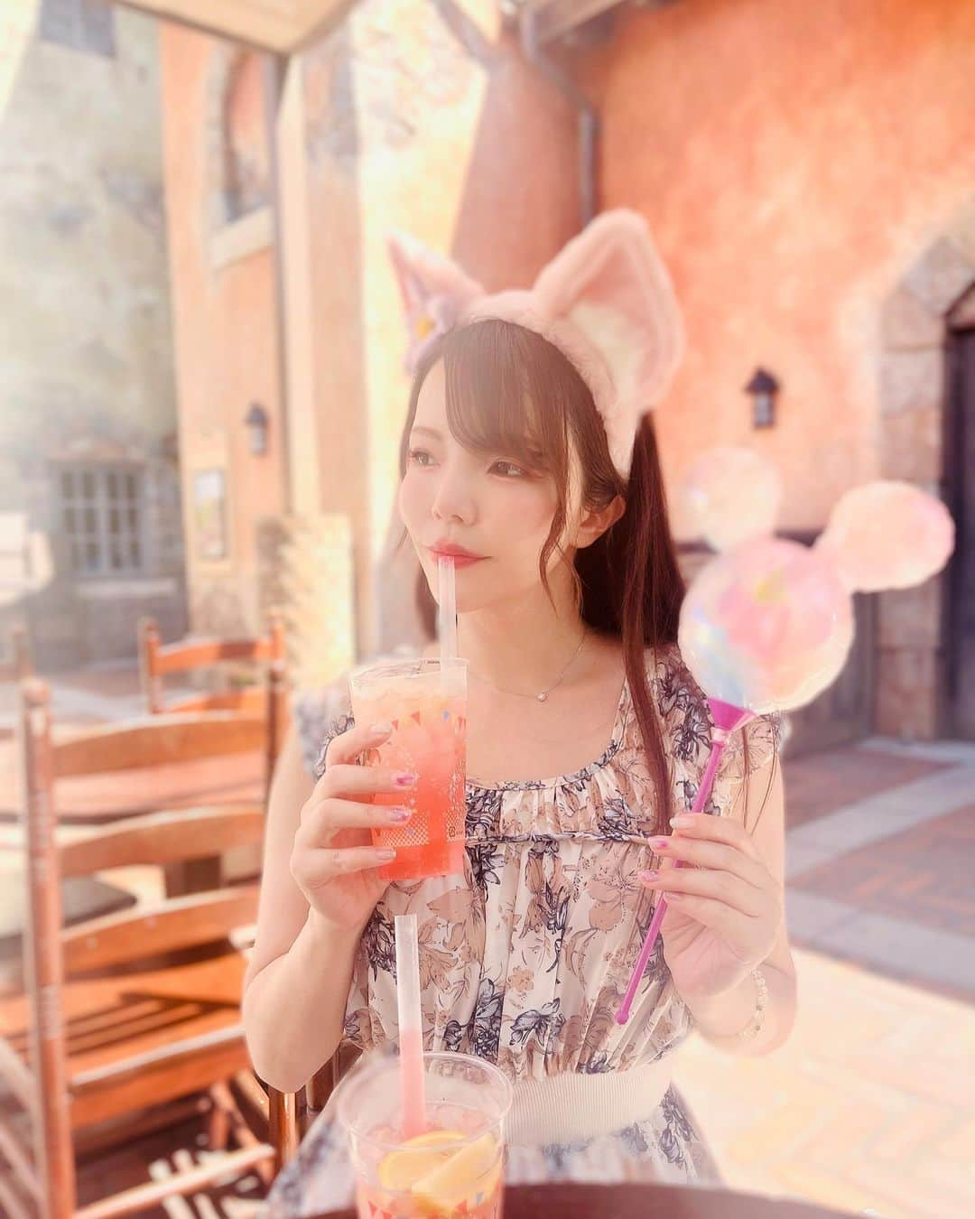 Mikaさんのインスタグラム写真 - (MikaInstagram)「『Disney Summer Vacation』  so cute sweets ♡  40th Anniversary✨  @tokyodisneyresort_official   #ディズニーシー40周年  #ディズニーポトレ #ディズニーシー #ディズニーシーフォトスポット #ディズニー写真部 #ディズニーシー写真部 #ディズニー40周年  #ディズニーリゾート #ディズニーカメラ隊  #ディズニーカメラ部  #ディズニーカメラ女子  #ディズニーフォト #ディズニーフォトスポット  #ディズニーが好き  #ディズニーが好きな人と繋がりたい  #ディズニーシー風景  #ディズニーグルメ  #ディズニースイーツ #ディズニースイーツ部  #自撮り女子  #自撮り界隈の人と繋がりたい  #スマホ写真部  #スマホ撮影の人と繋がりたい  #スマホ撮影部  #ポートレートモデル  #ポートレートしま専科  #ポートレート部 #disneyseatokyo  #disneyseajapan」8月9日 16時45分 - mika_portrait