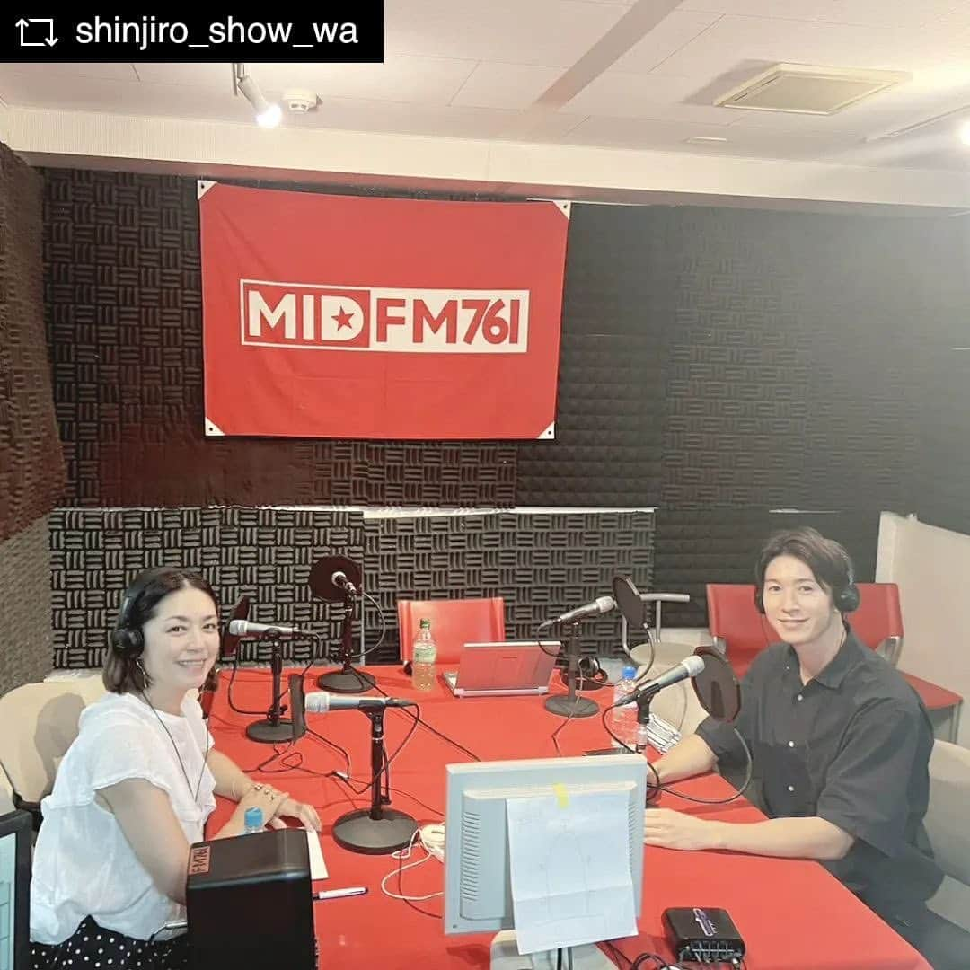 加藤紀子さんのインスタグラム写真 - (加藤紀子Instagram)「今夜20時30分から放送 MID-FM［カトノリラジオ』、 スタジオにはお料理研究家で SHOW-WAなるユニットを結成されたばかりの、寺田真二郎さんがゲストにお越しくださいました！  真さんと私の関係… 感謝ばかりのトークです、ぜひお付き合いくださいませ！ ☟ 嬉しい…😭  #REPOST @shinjiro_show_wa with @get__repost__app  今夜20時～！  日本豆腐マイスター協会 代表理事、 磯貝さんにお声をかけて頂きまして @tofumeister  加藤紀子さんの歌手デビュー30周年を 記念した番組「カトノリラジオ」に 出演させて頂きました！  加藤さん、30周年 おめでとうございます💕  お豆腐のご縁ではあるのですが  僕はですね、 小学生の頃から 加藤さんの楽曲をですね、 沢山聞いて過ごしてきていまして、  ホントの推しなので ファン代表として 嬉しさがこぼれ過ぎてるかも知れないですが…  どうぞ お付き合いください。  番組名：カトノリラジオpresented by Japan Tofu Meister Association パーソナリティ：加藤紀子  ラジオ局：MID-FM761  (名古屋地区のみ)  【アプリ視聴方法】 (エリア外の方) 「FMプラプラ」をダウンロード後、「名古屋市防災ラジオ」を選択  放送日： 水曜日20:30～21:00 第2回放送：8月9日  #加藤紀子 さん @katonoriko   #豆腐マイスター #repostios #repostw10」8月9日 16時50分 - katonoriko